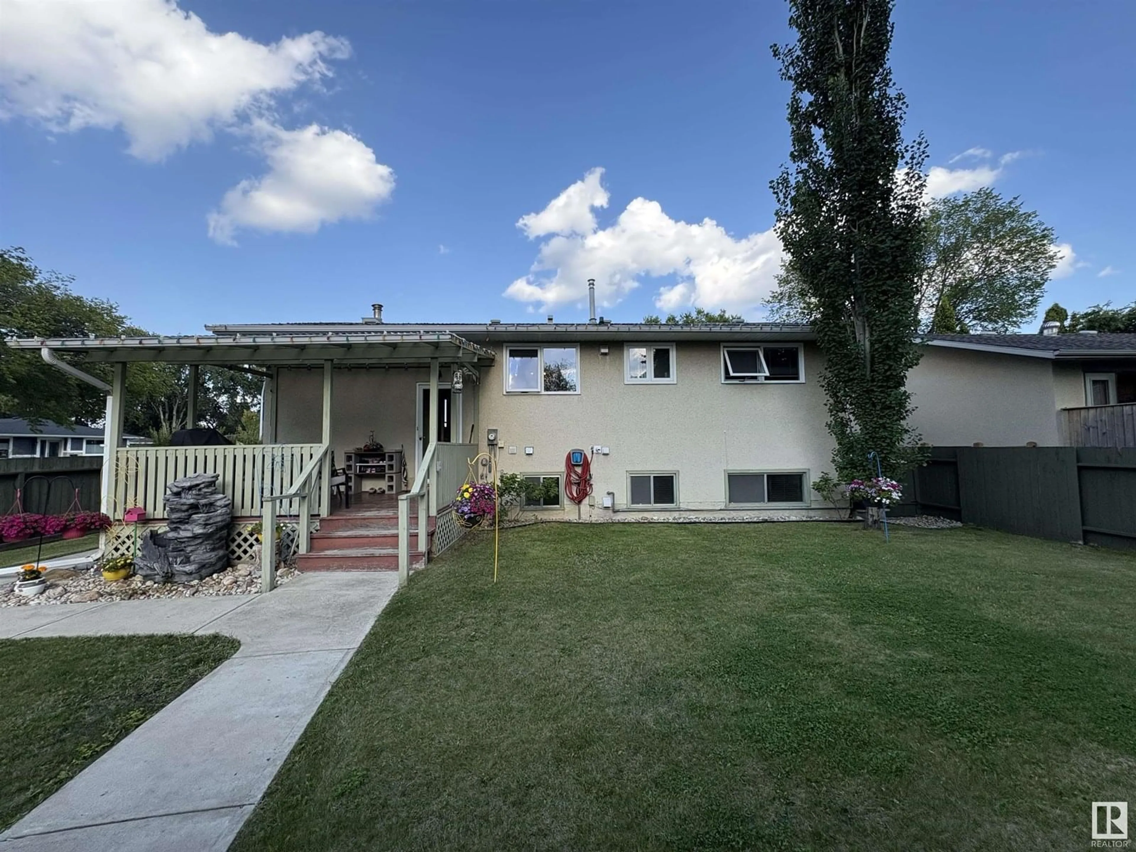 Home with vinyl exterior material, unknown for 1010 LUEDERS CR, Sherwood Park Alberta T8A1A9