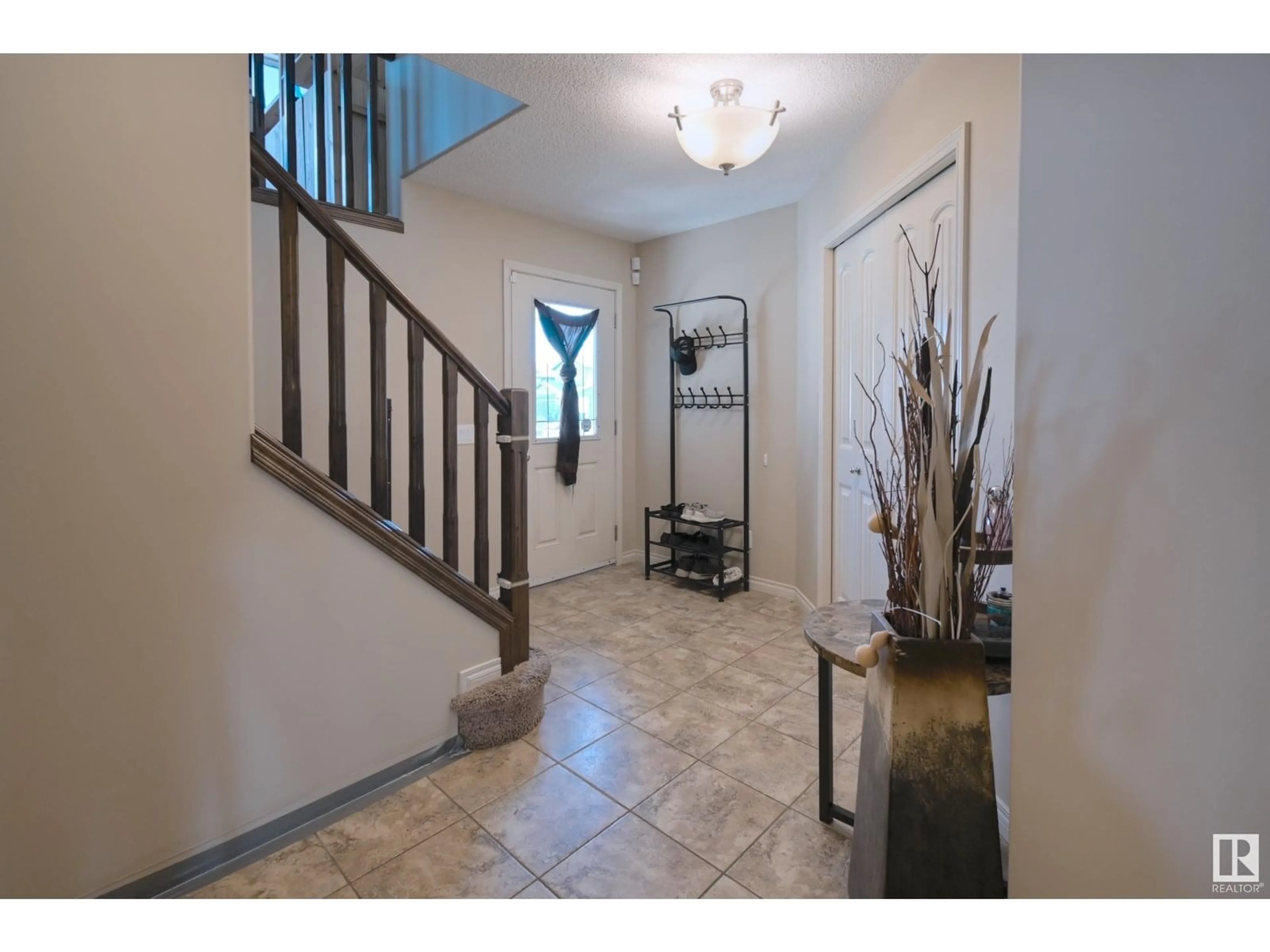 Indoor entryway for 67 AVONLEA WY, Spruce Grove Alberta T7X0H8