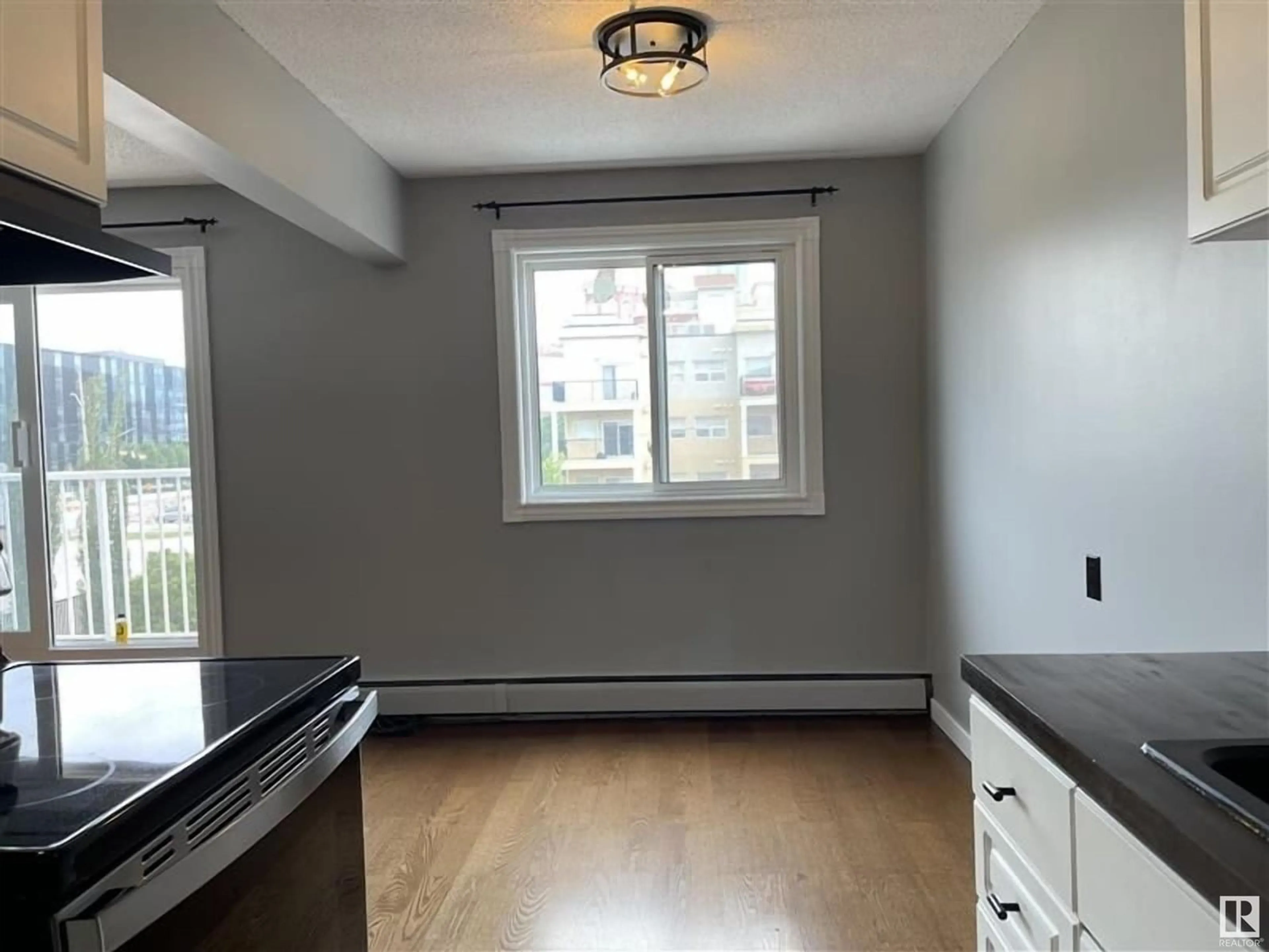 A pic of a room for #11 - 11219 103A AV, Edmonton Alberta T5K2E4