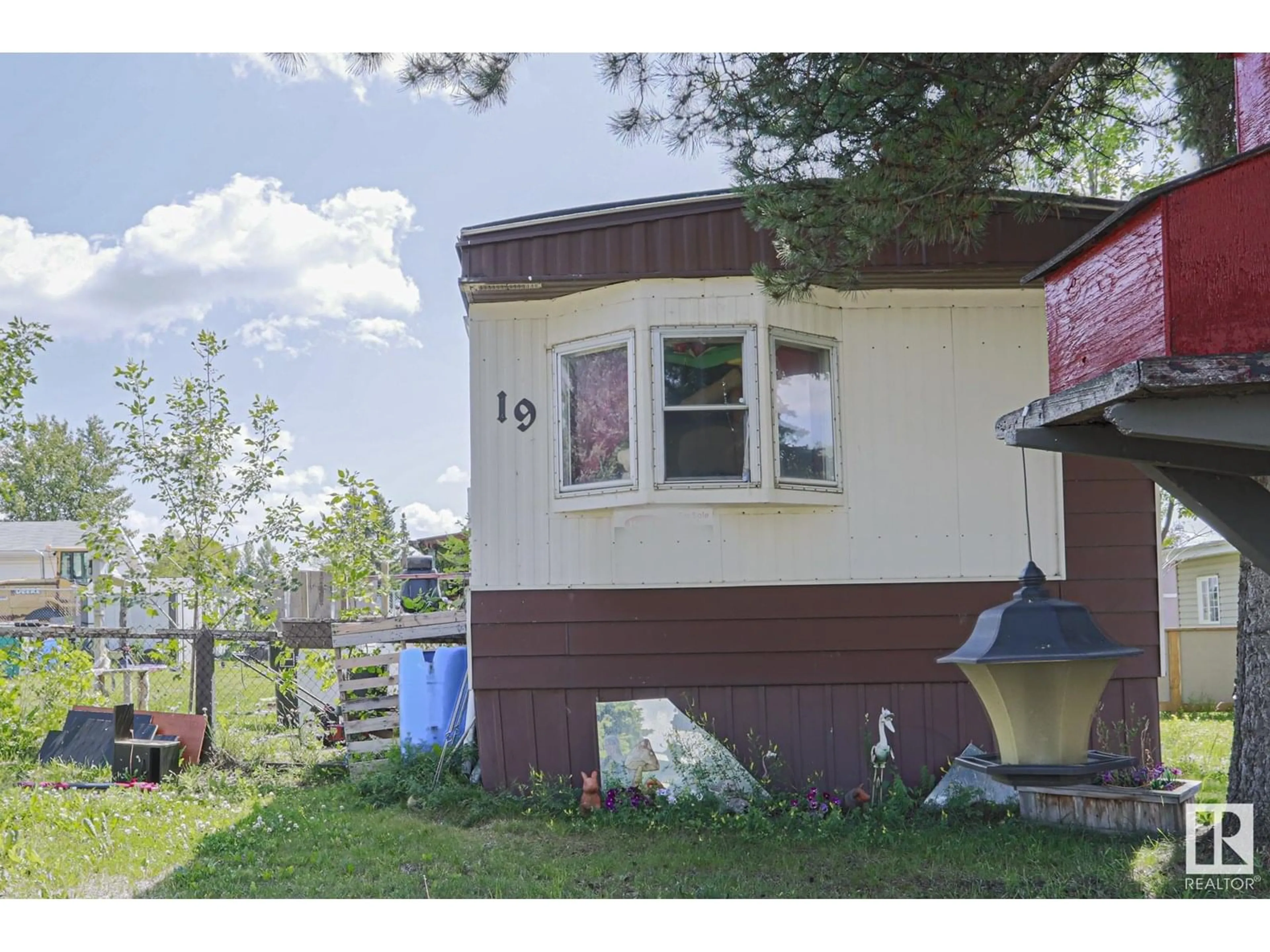 Shed for 19 RIDGEWAY DR, Edmonton Alberta T6P1G4