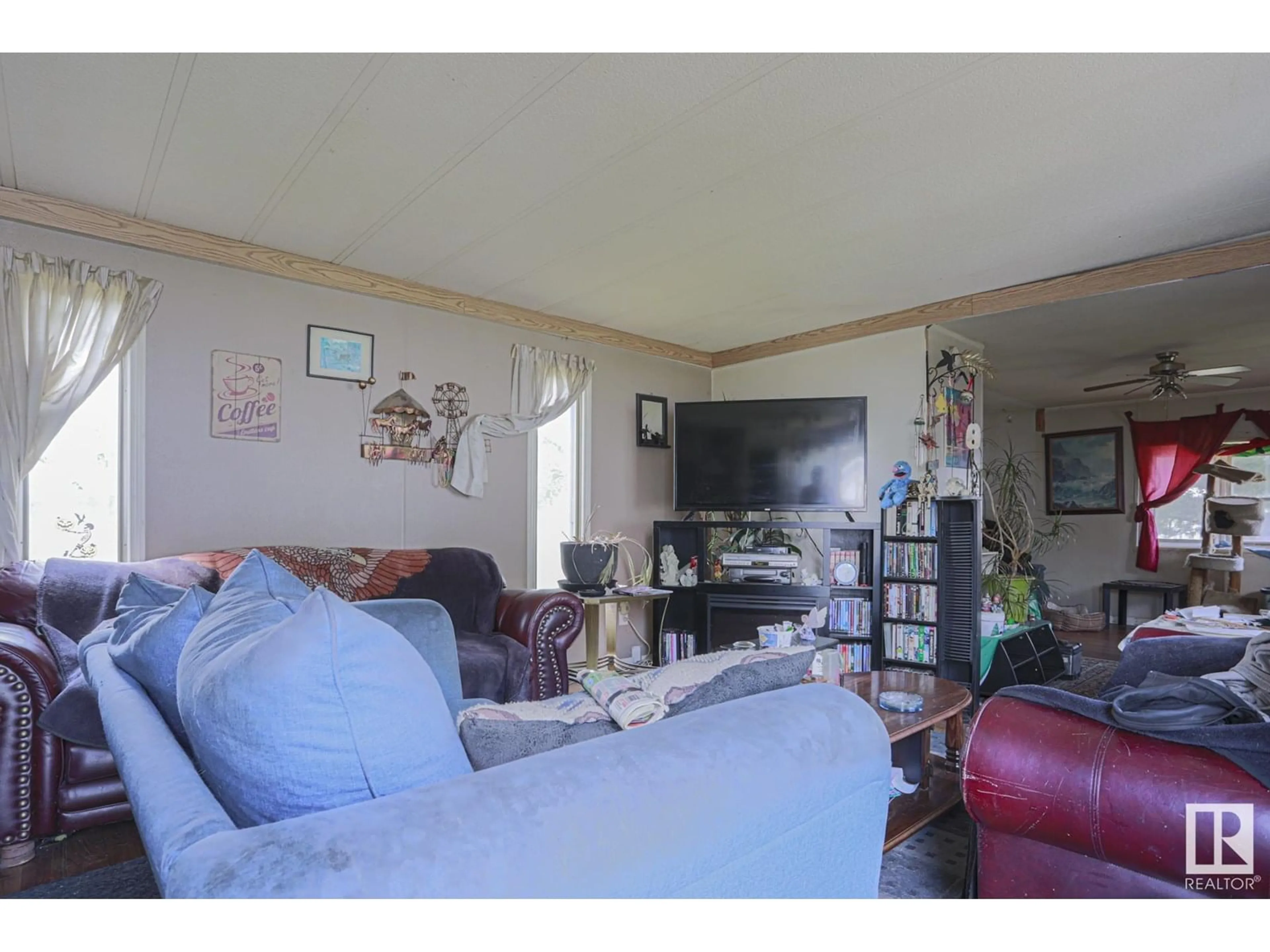 A pic of a room for 19 RIDGEWAY DR, Edmonton Alberta T6P1G4