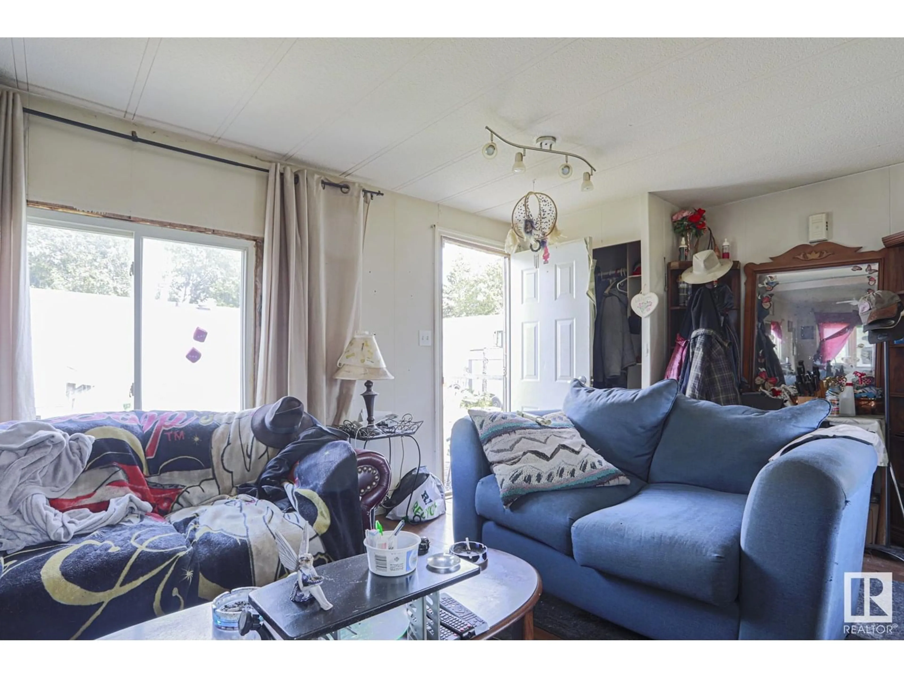 Living room with furniture, unknown for 19 RIDGEWAY DR, Edmonton Alberta T6P1G4