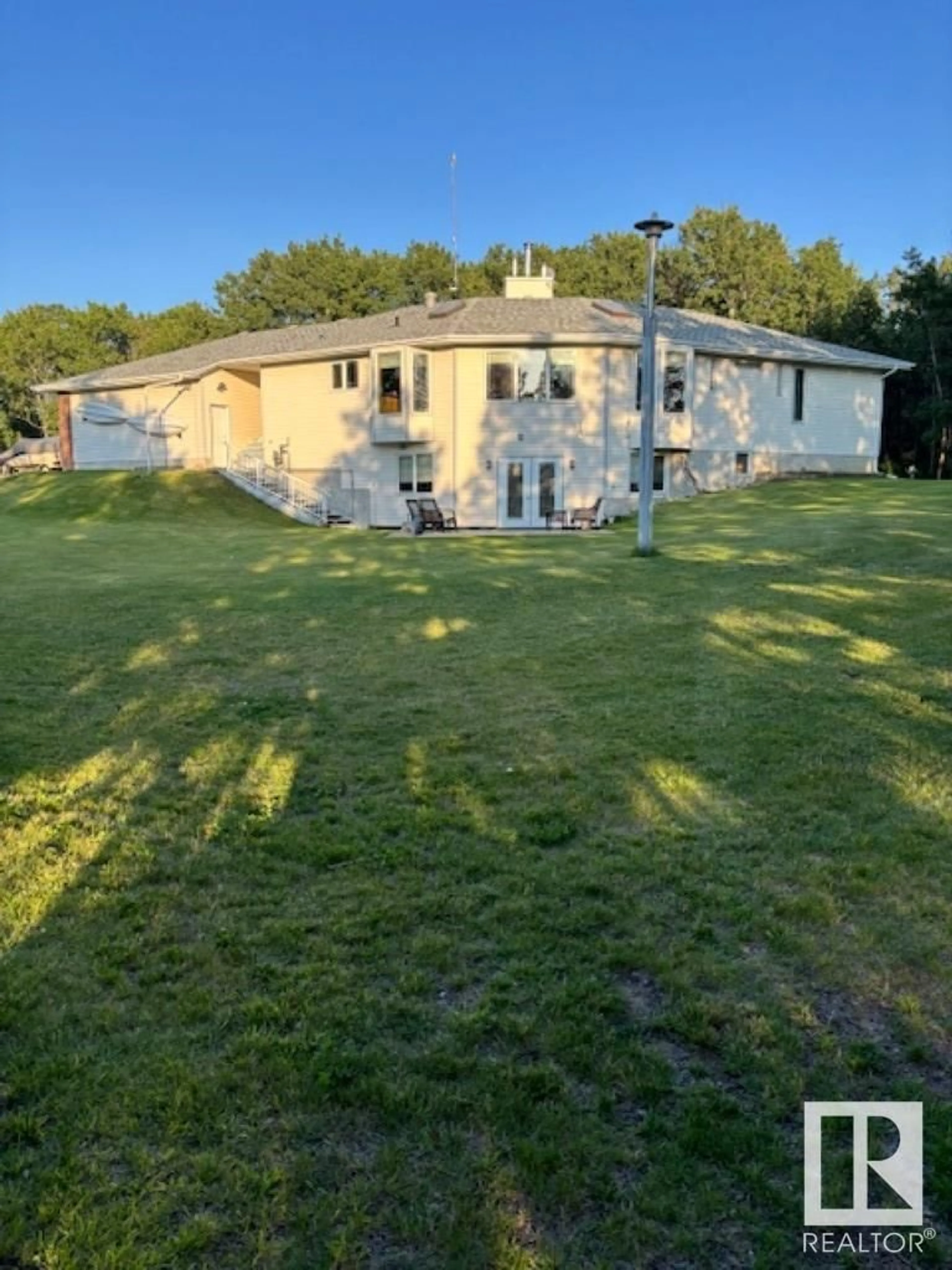 A pic from outside/outdoor area/front of a property/back of a property/a pic from drone, unknown for 51504 - 19 RR200, Rural Beaver County Alberta T0B4J1