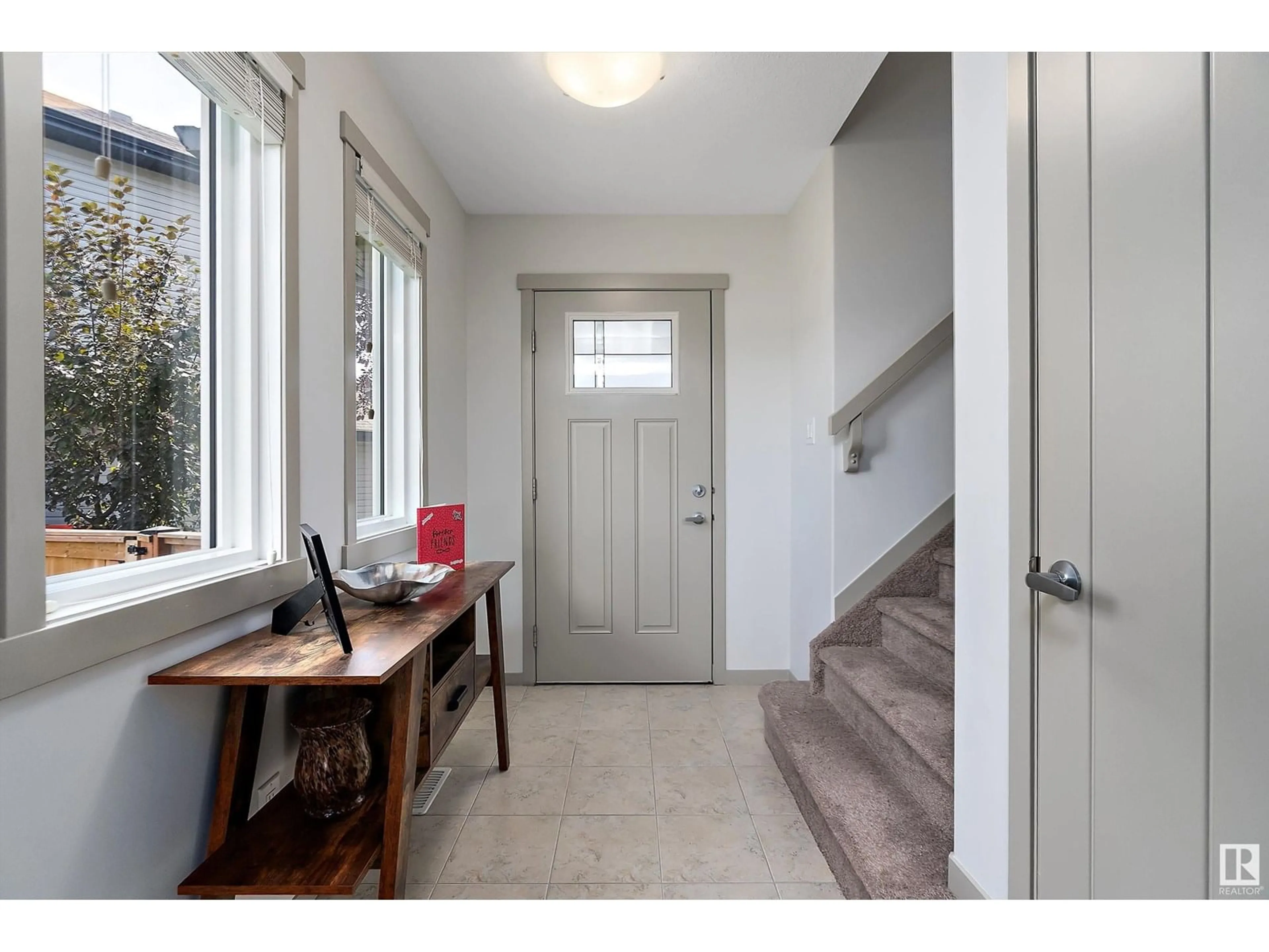 Indoor entryway for 1817 WESTERRA LO, Stony Plain Alberta T7Z0L8