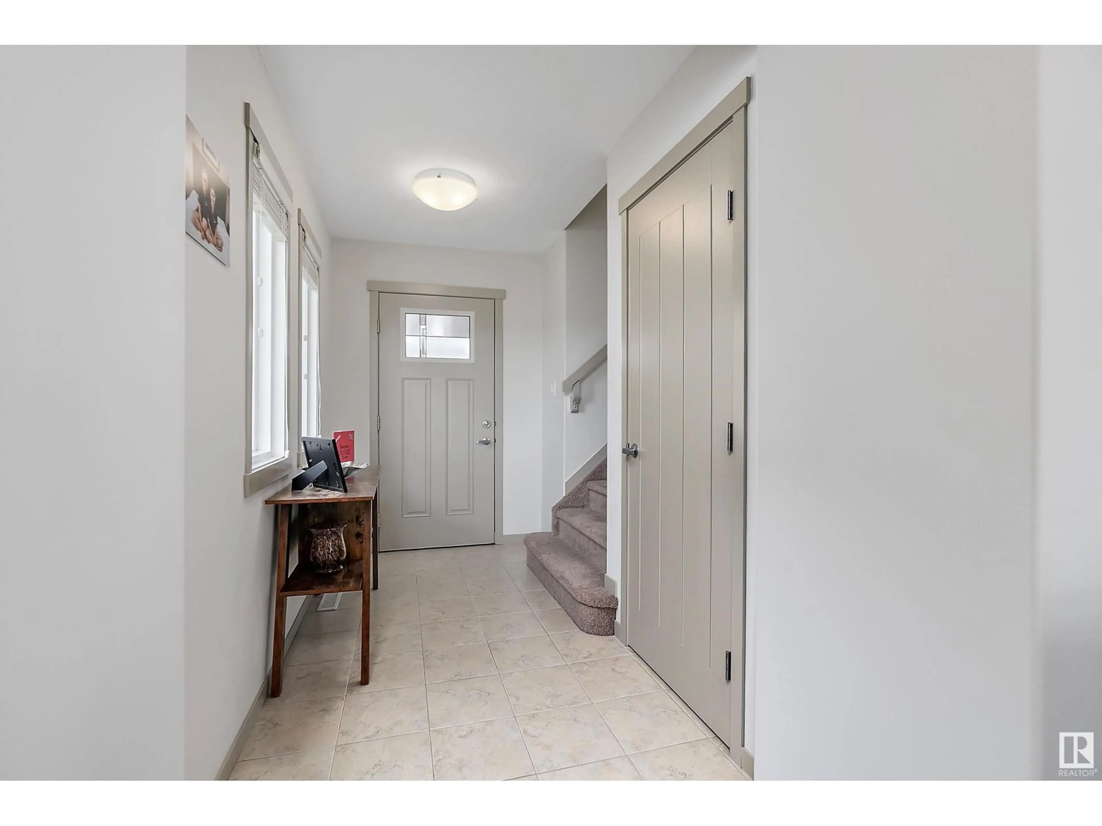 Indoor entryway for 1817 WESTERRA LO, Stony Plain Alberta T7Z0L8