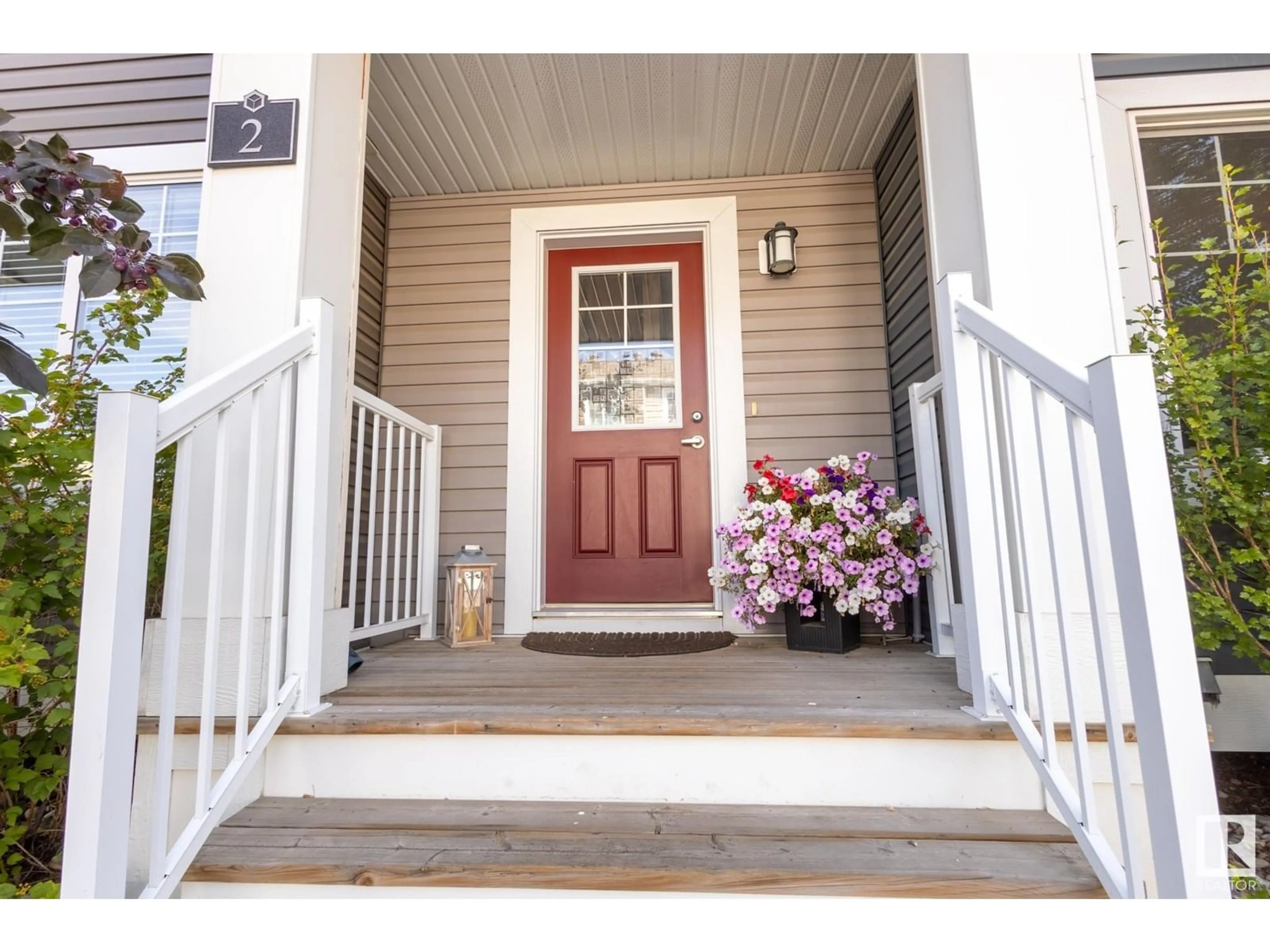 Indoor entryway for #2 - 5203 149 AV, Edmonton Alberta T5A3S1