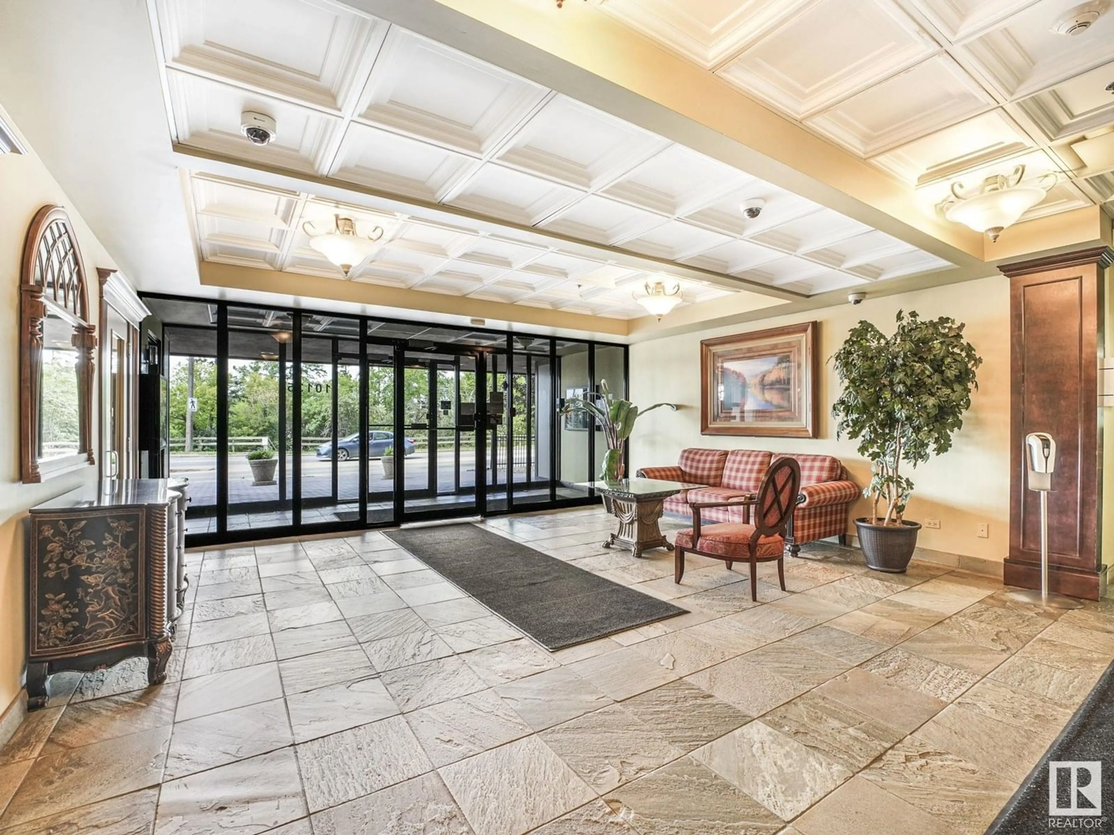 Indoor foyer for 1902 - 10135 SASKATCHEWAN DR, Edmonton Alberta T6E4Y9