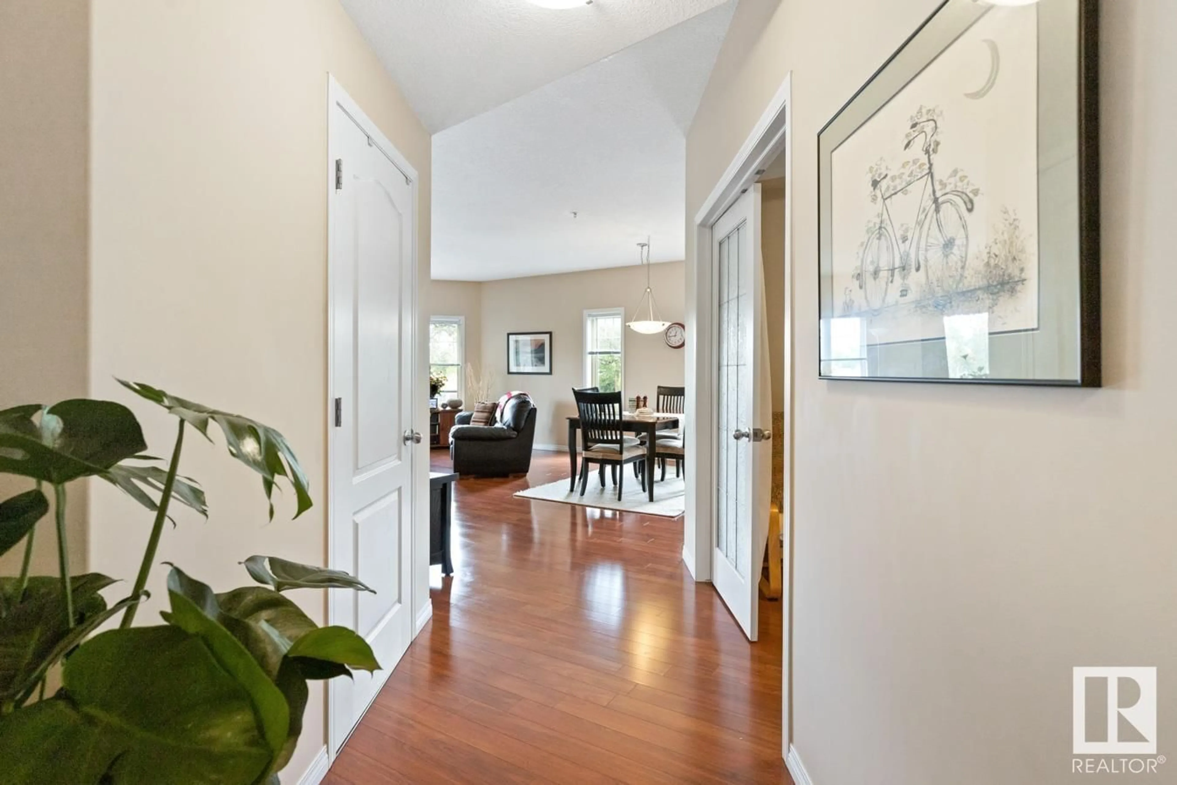 Indoor entryway for 202 - 9905 81 AV NW, Edmonton Alberta T6E1W5