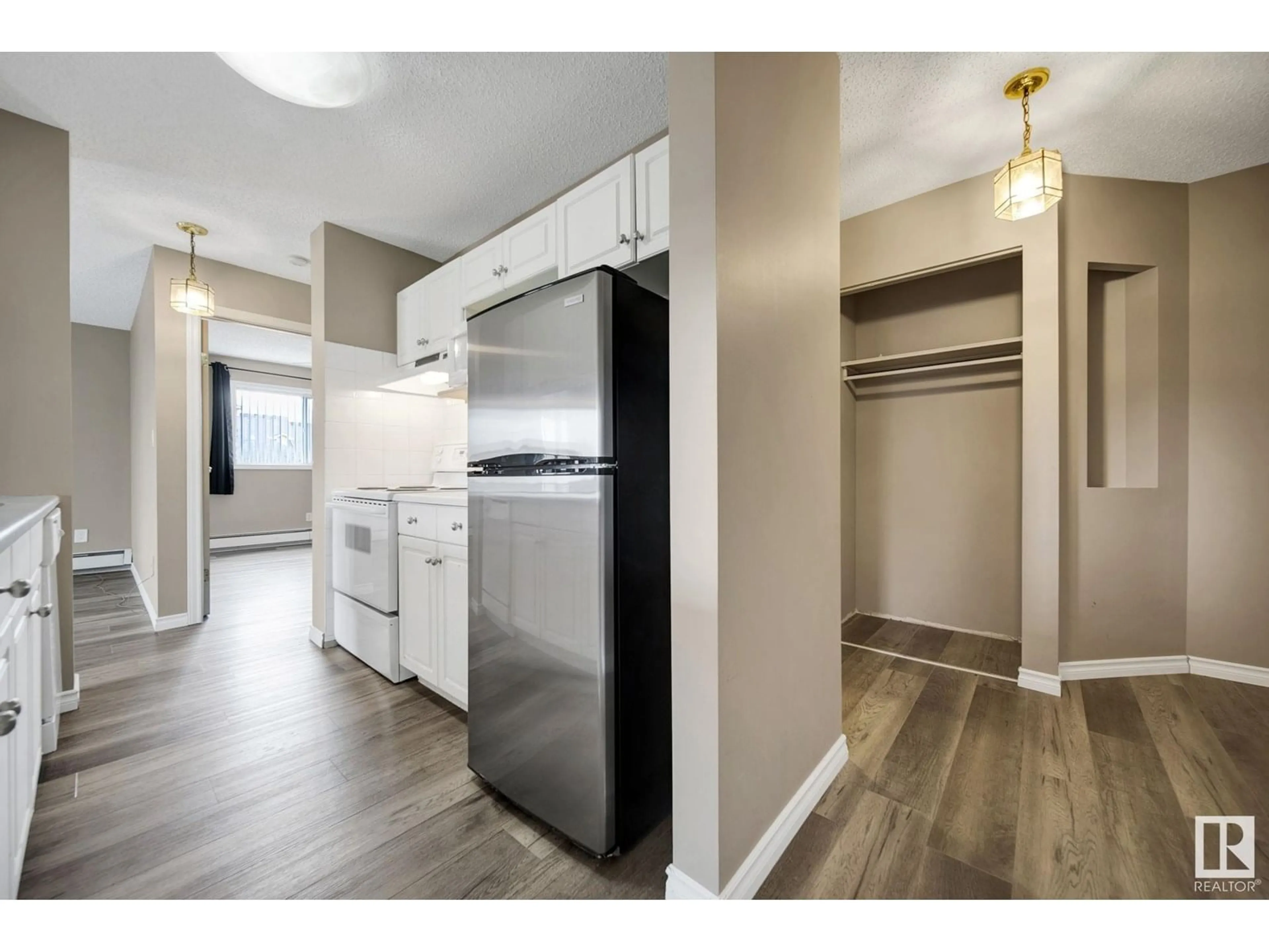 Unknown for 401 - 4220 139 AVE NW, Edmonton Alberta T5Y2Y2