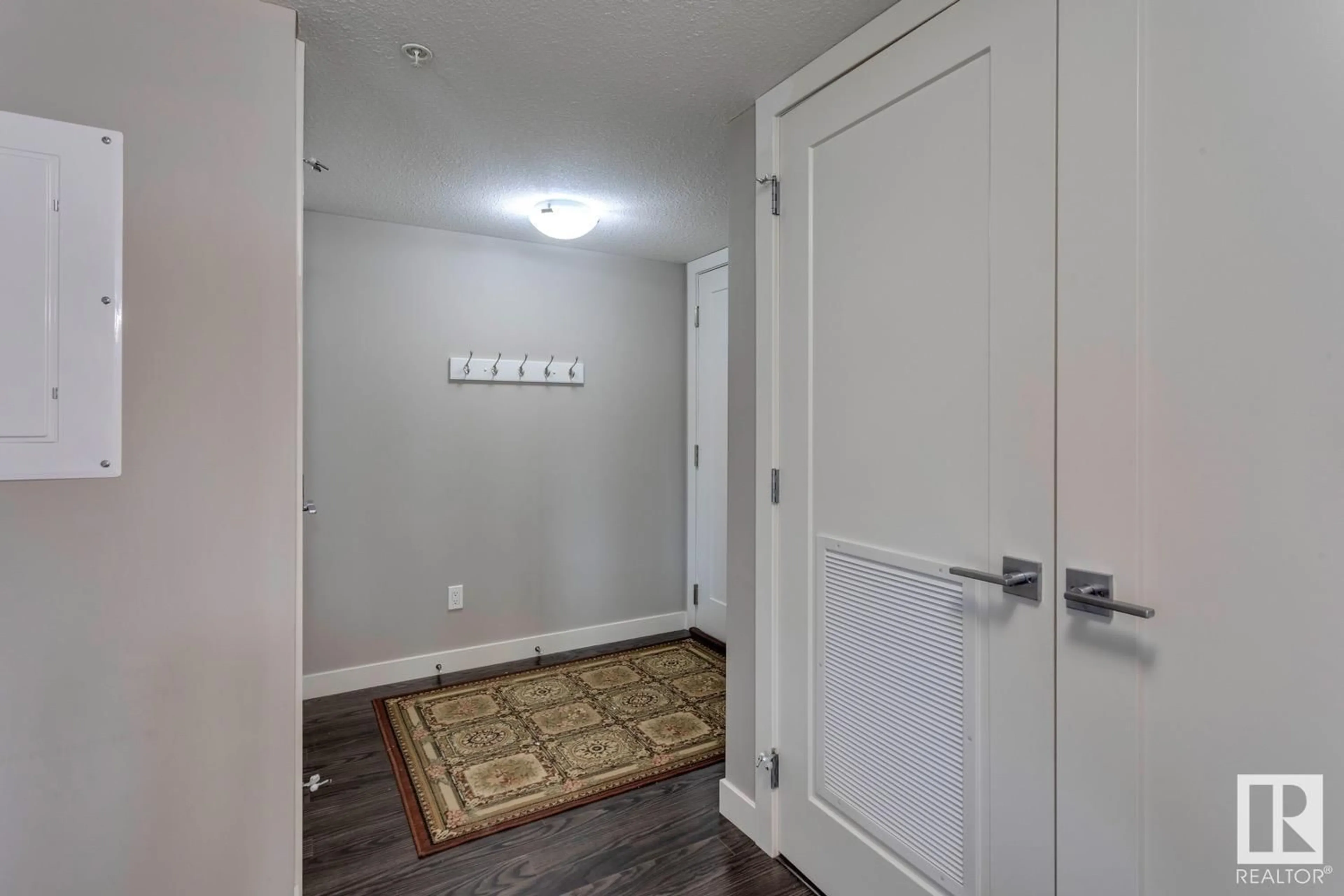 Indoor entryway for 206 - 5029 EDGEMONT BV, Edmonton Alberta T6M0S8