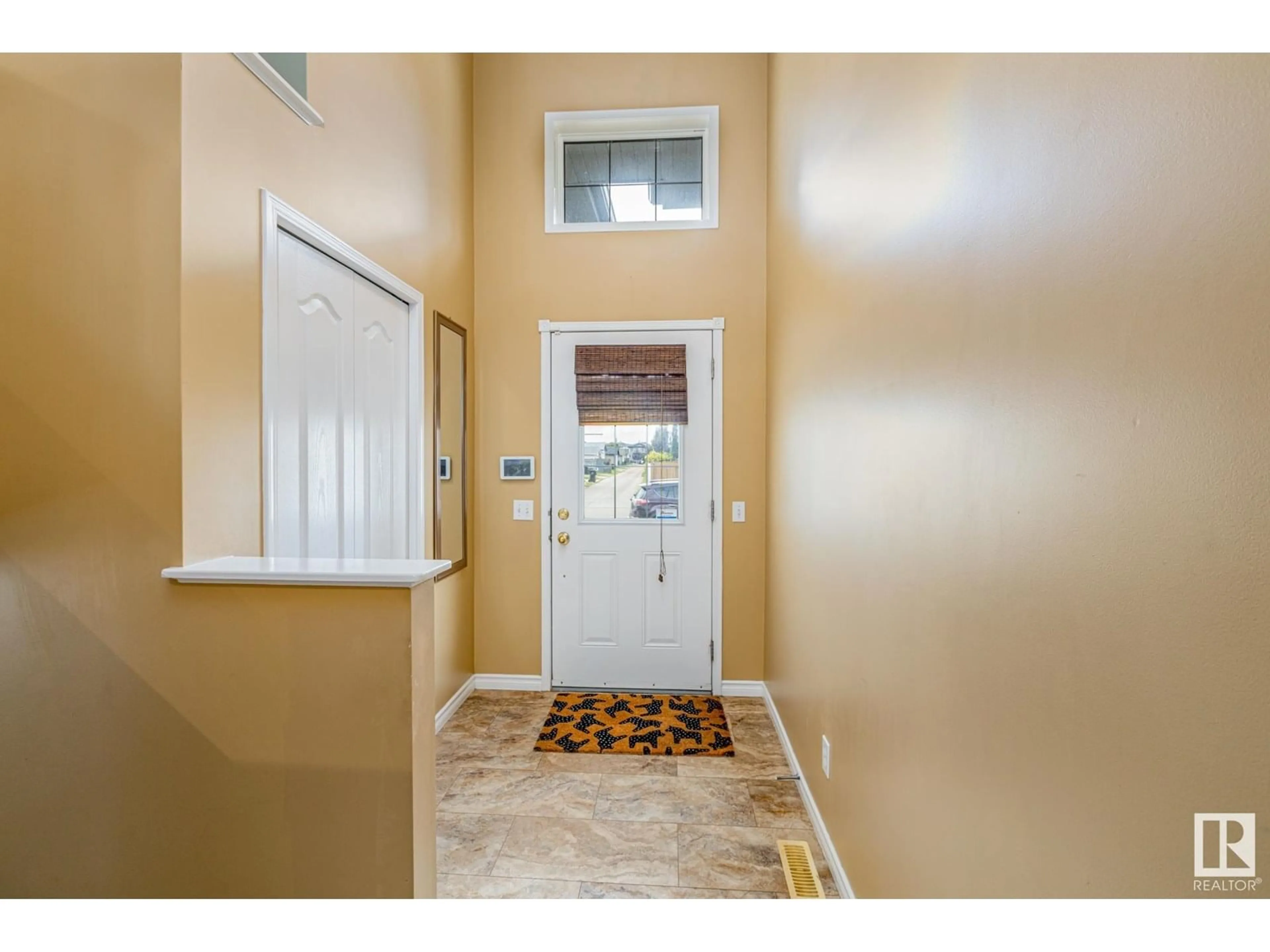 Indoor entryway for 359 BRINTNELL BV, Edmonton Alberta T5Y0G6