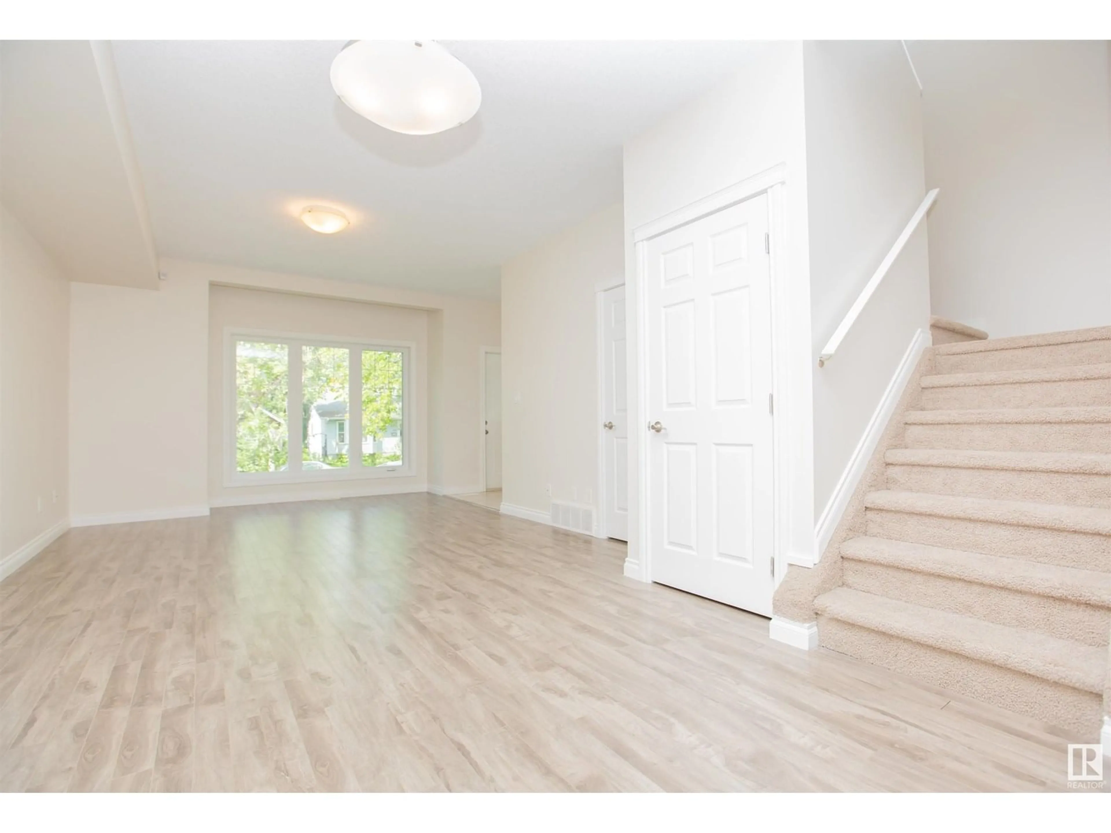 Indoor entryway for NW - 11215 125 ST, Edmonton Alberta T5M0M6