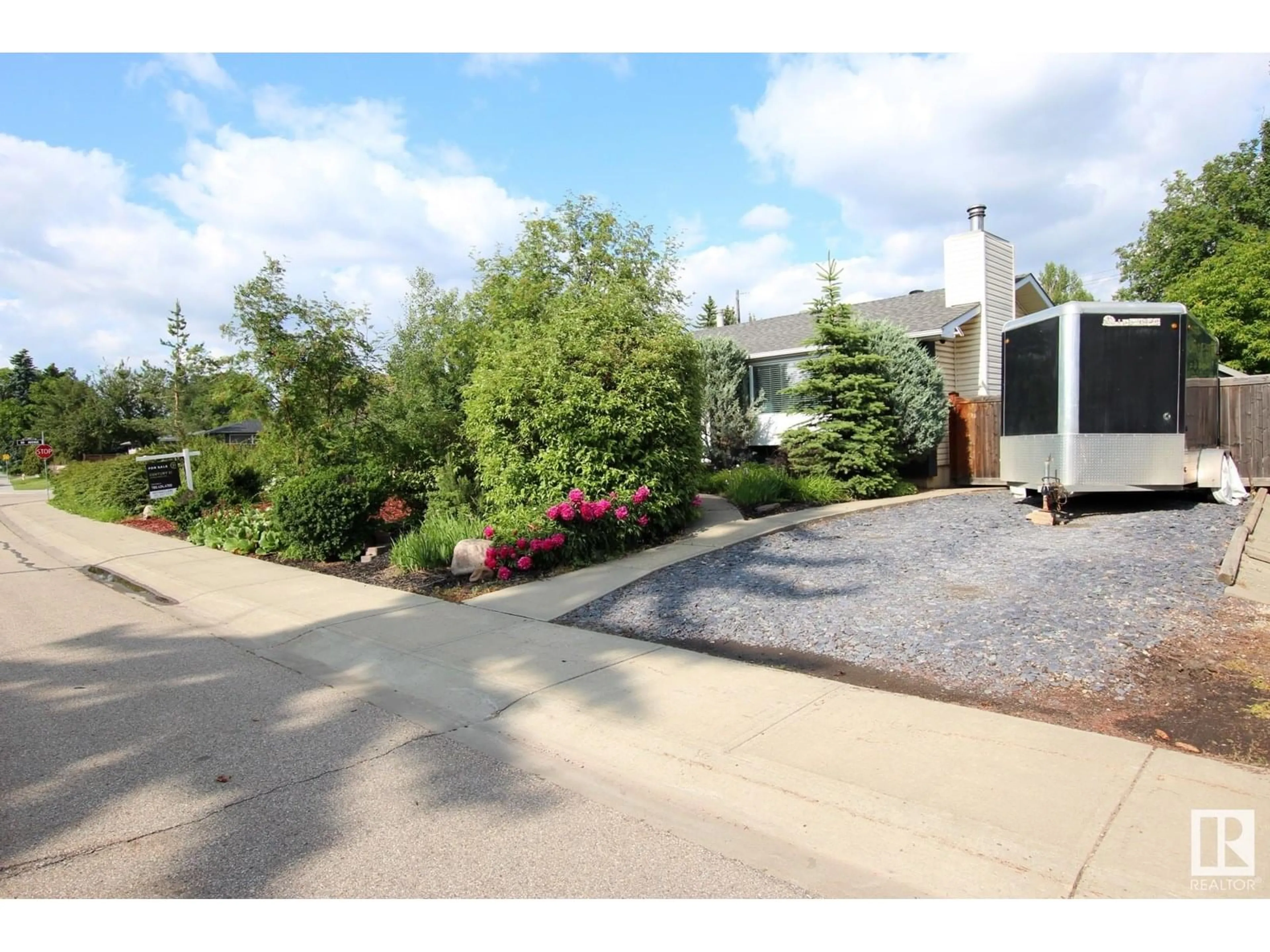 A pic from outside/outdoor area/front of a property/back of a property/a pic from drone, street for 159 LAURIER DR, Edmonton Alberta T5R5P9