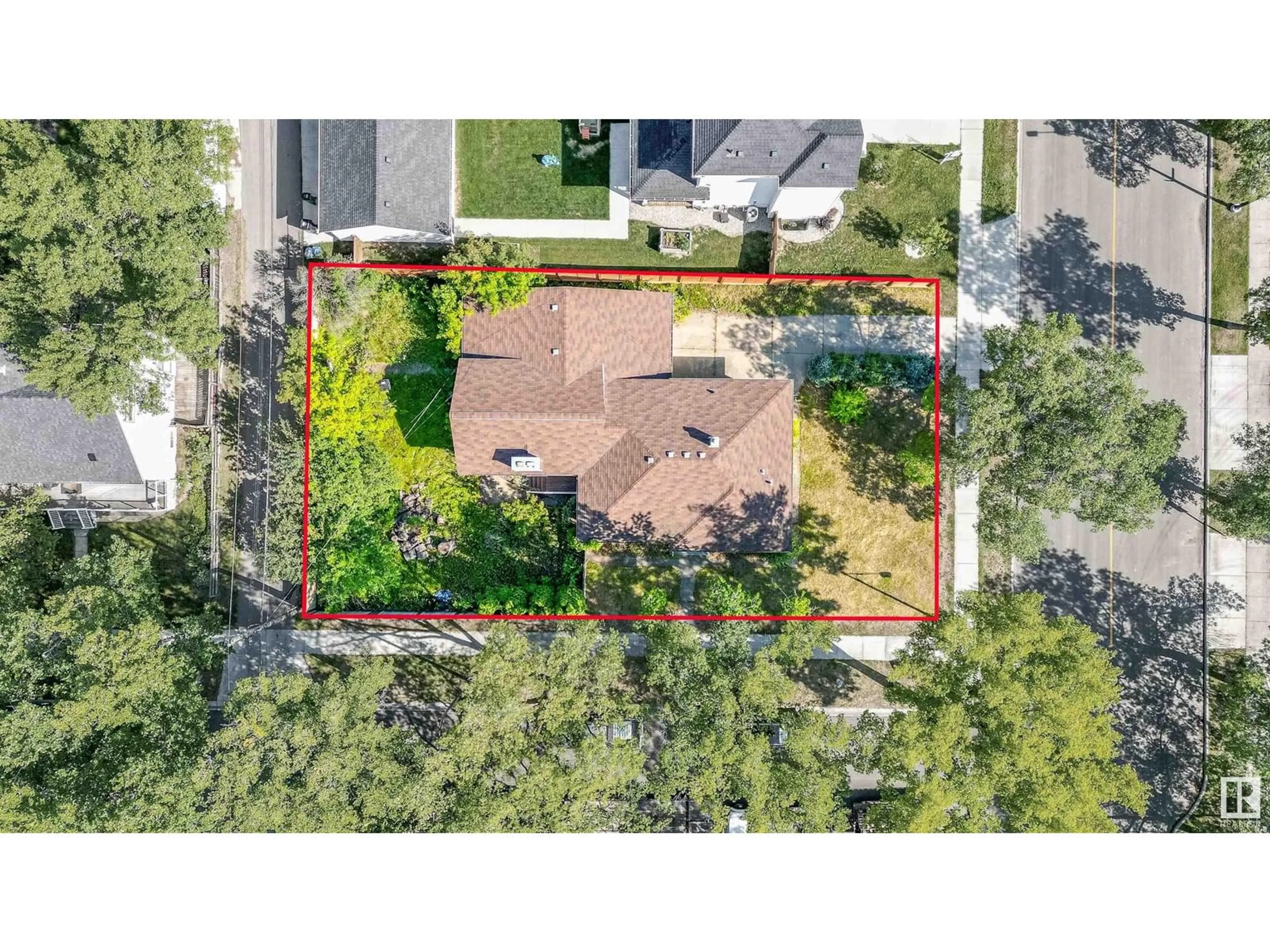 A pic from outside/outdoor area/front of a property/back of a property/a pic from drone, street for 13904 109A AV NW, Edmonton Alberta T5M2K3