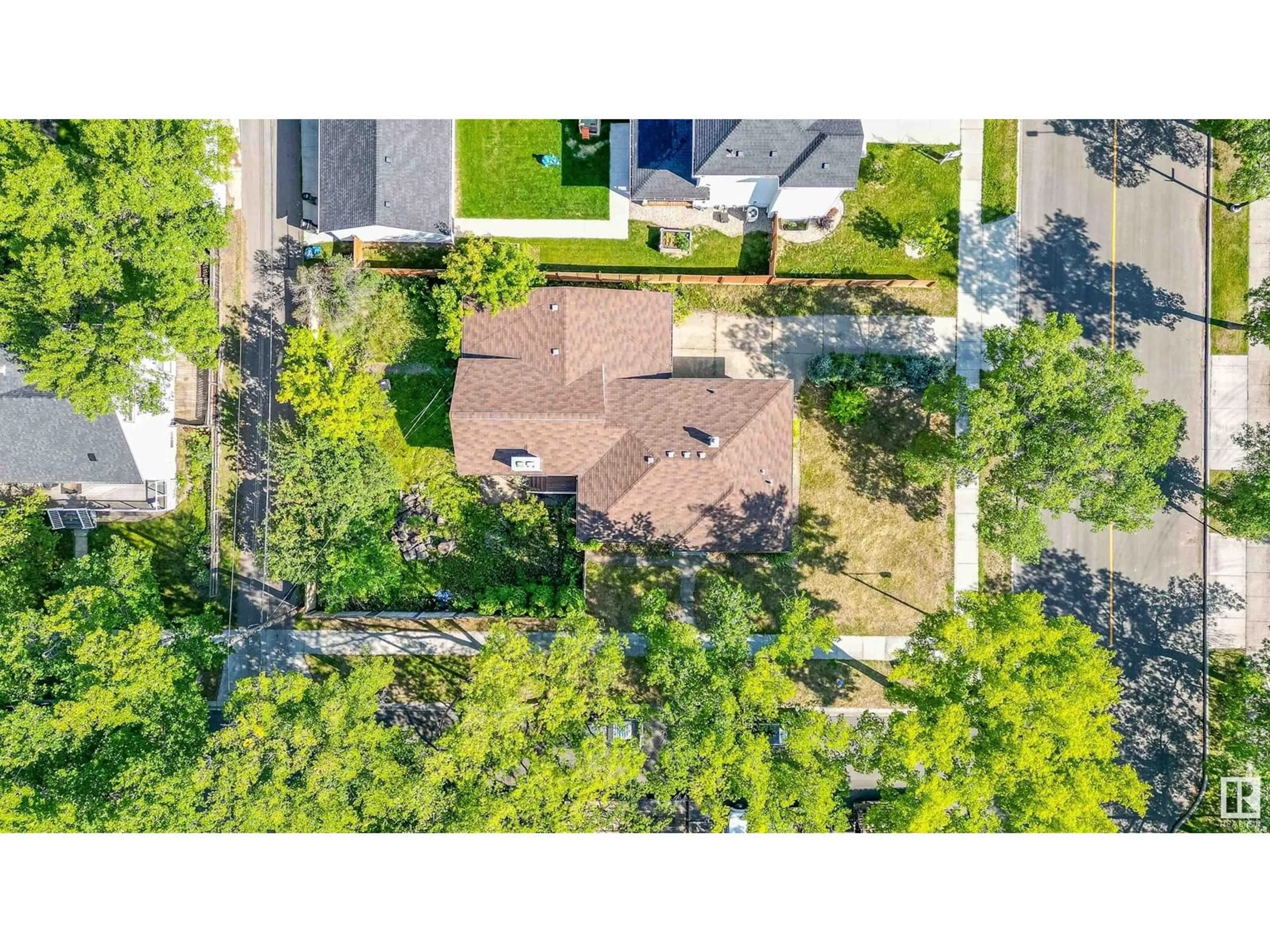A pic from outside/outdoor area/front of a property/back of a property/a pic from drone, street for 13904 109A AV NW, Edmonton Alberta T5M2K3