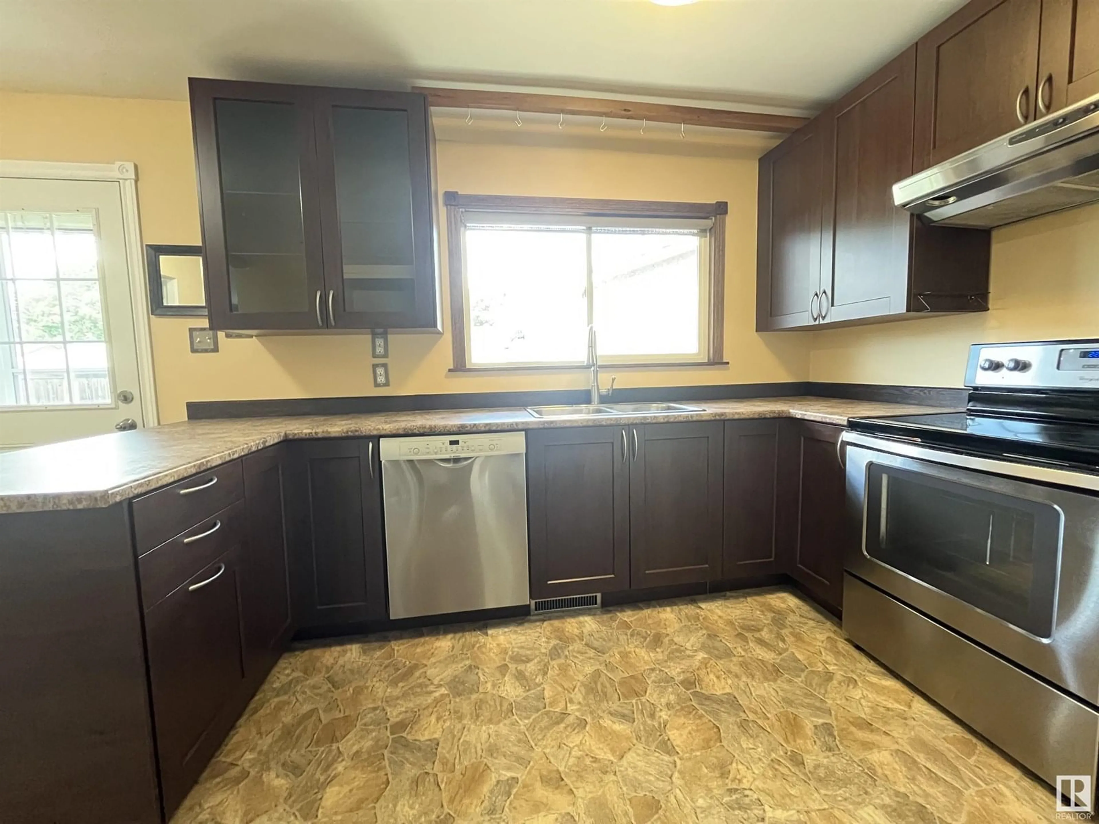 Standard kitchen, wood/laminate floor for 16510 105A AV, Edmonton Alberta T5P0V7