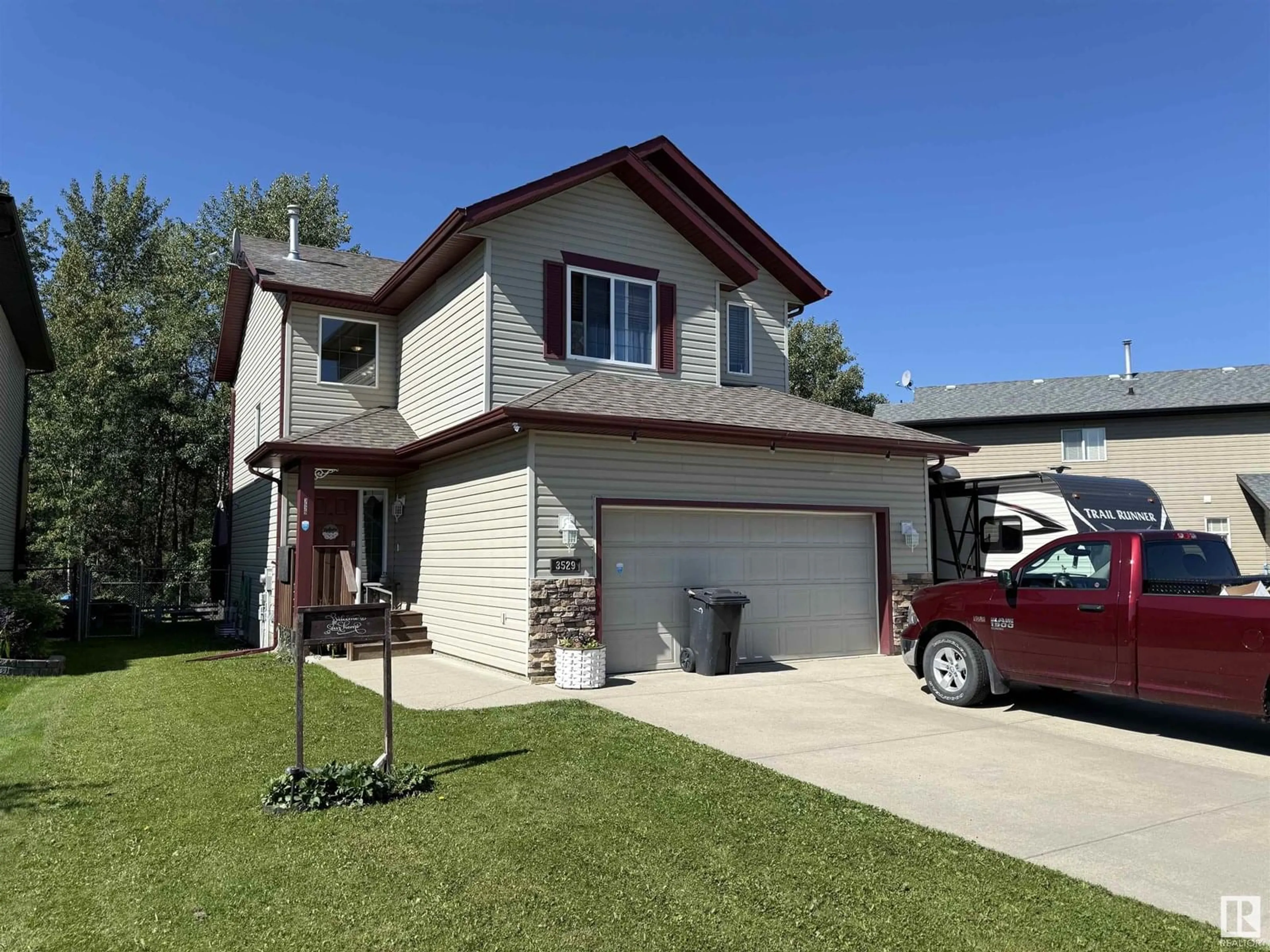 Home with vinyl exterior material, street for 3529 45 ST, Drayton Valley Alberta T7A1W3