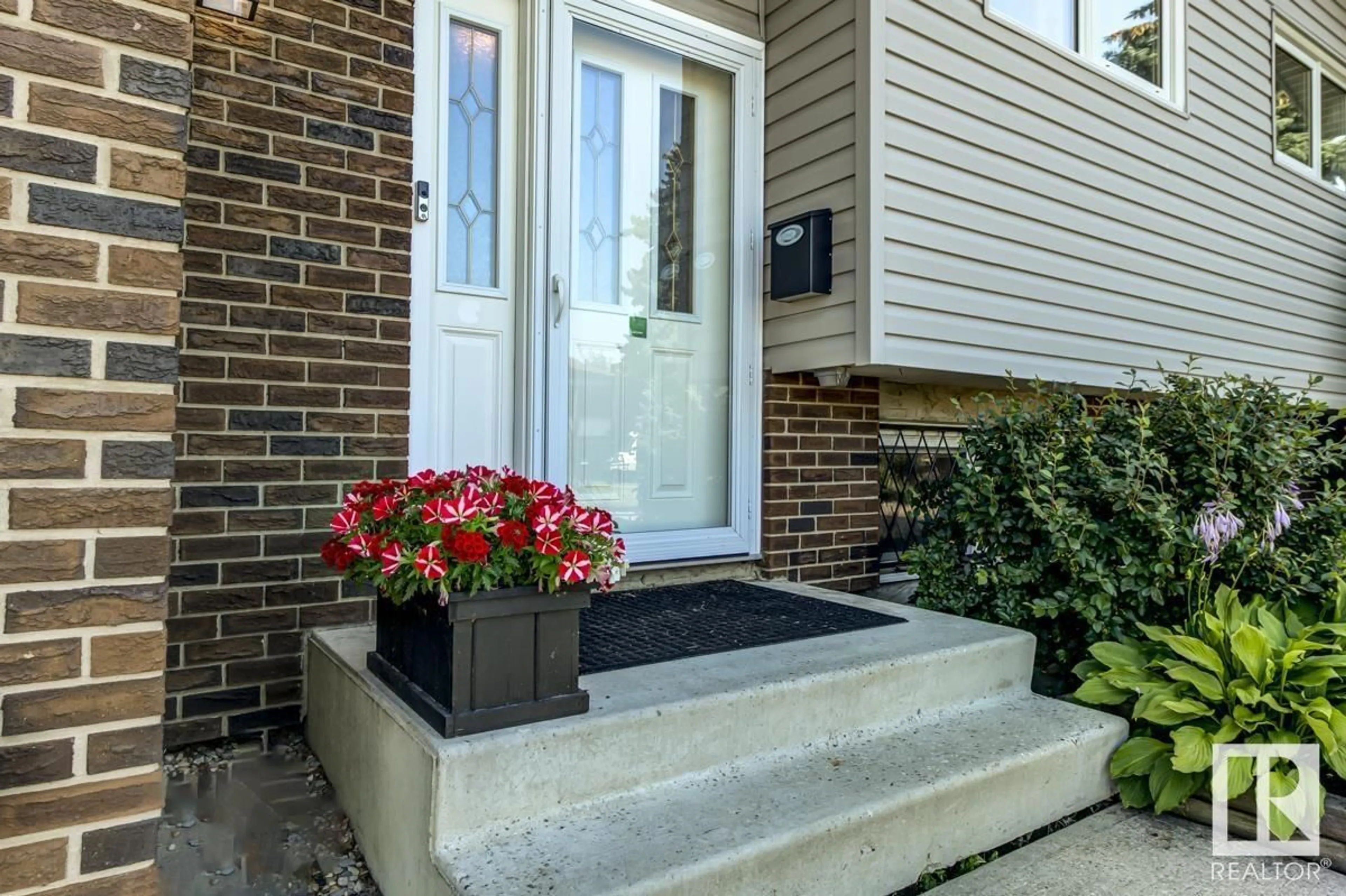 Indoor entryway for NW - 15807 114 ST, Edmonton Alberta T5X2V2