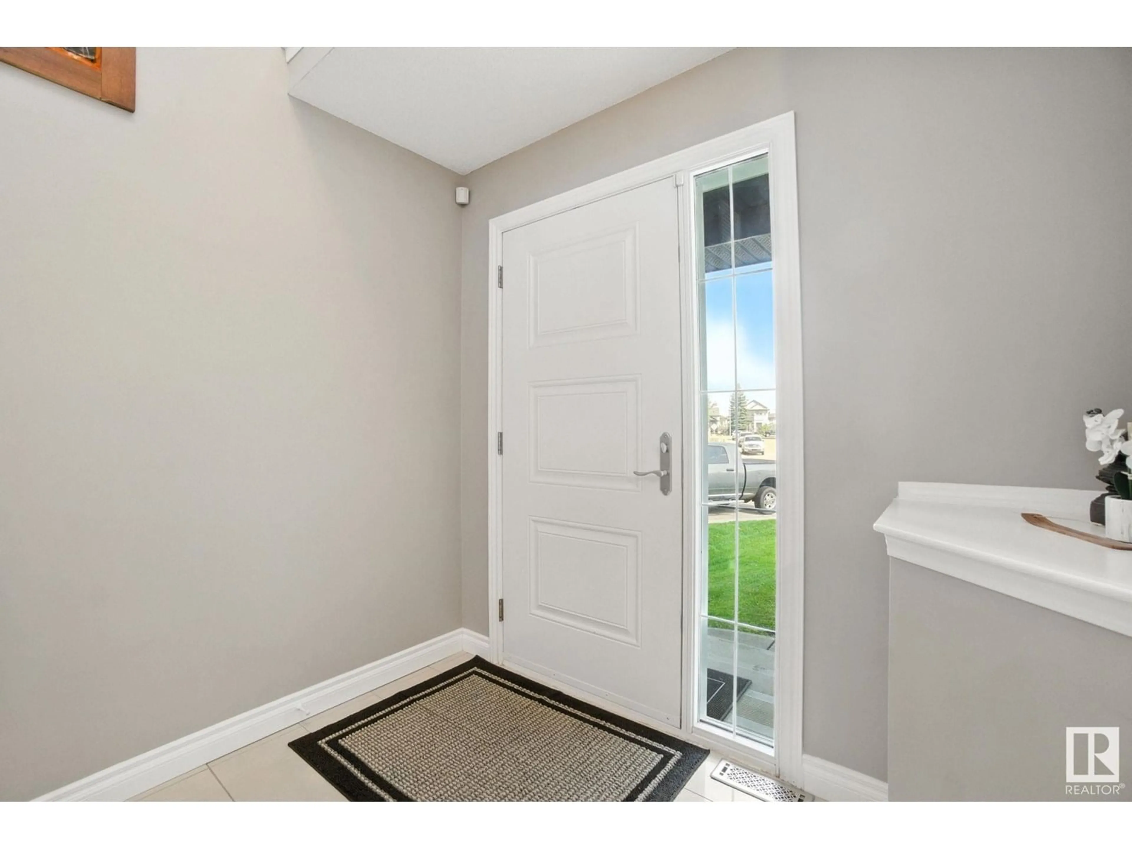 Indoor entryway for 9 HEATHERGLEN CL, Spruce Grove Alberta T7X4H9