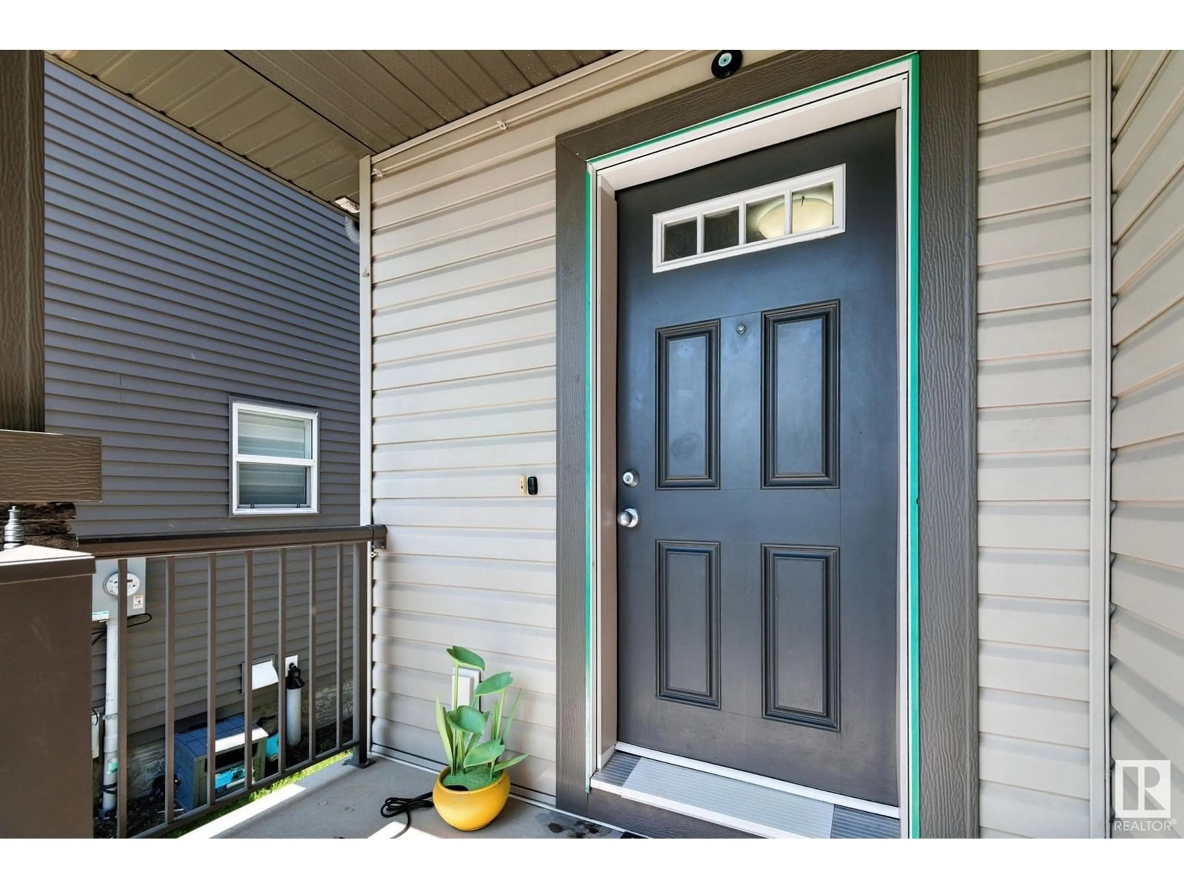 Indoor entryway for 5130 20 AV, Edmonton Alberta T6X1V6