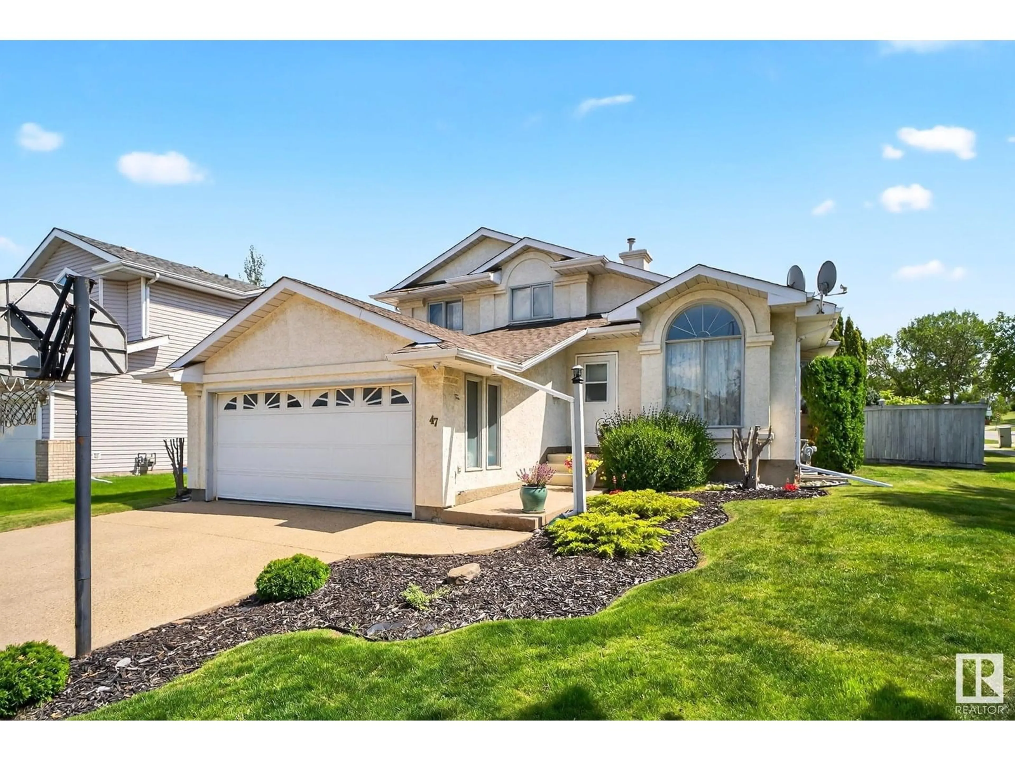 Home with vinyl exterior material, street for 47 HUNTINGTON CR, St. Albert Alberta T8N6G3