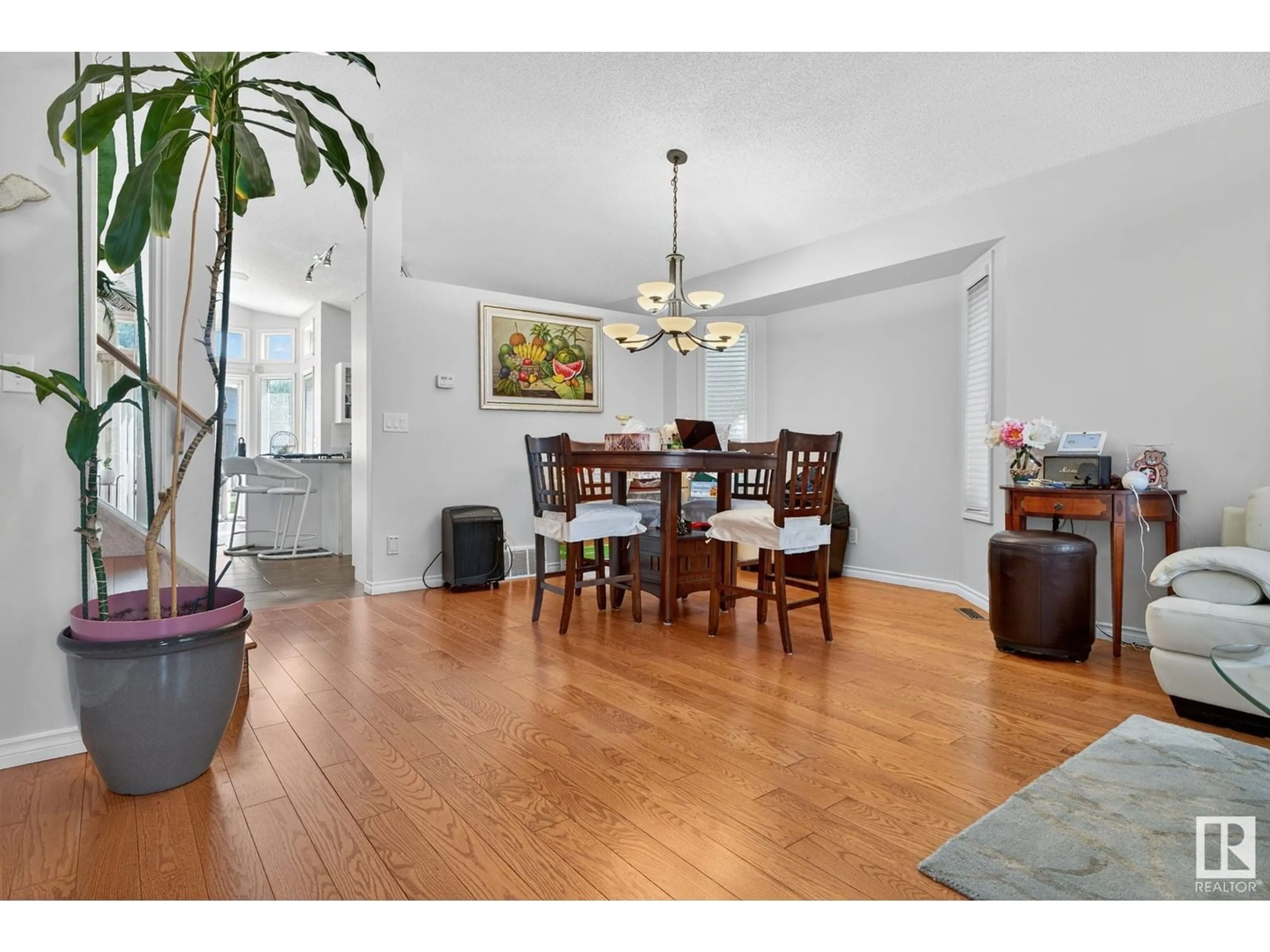 Dining room, wood/laminate floor for 47 HUNTINGTON CR, St. Albert Alberta T8N6G3