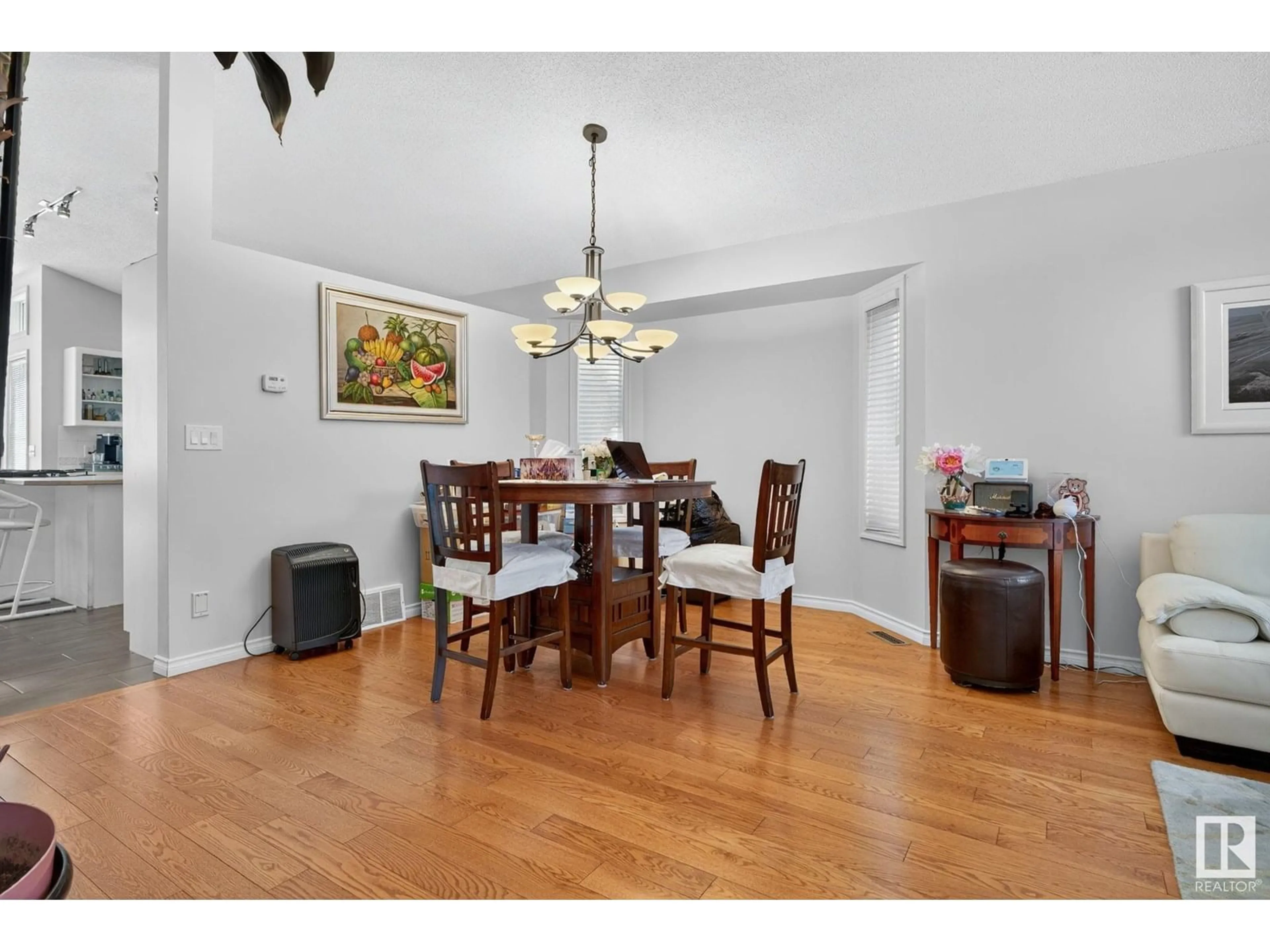 Dining room, wood/laminate floor for 47 HUNTINGTON CR, St. Albert Alberta T8N6G3