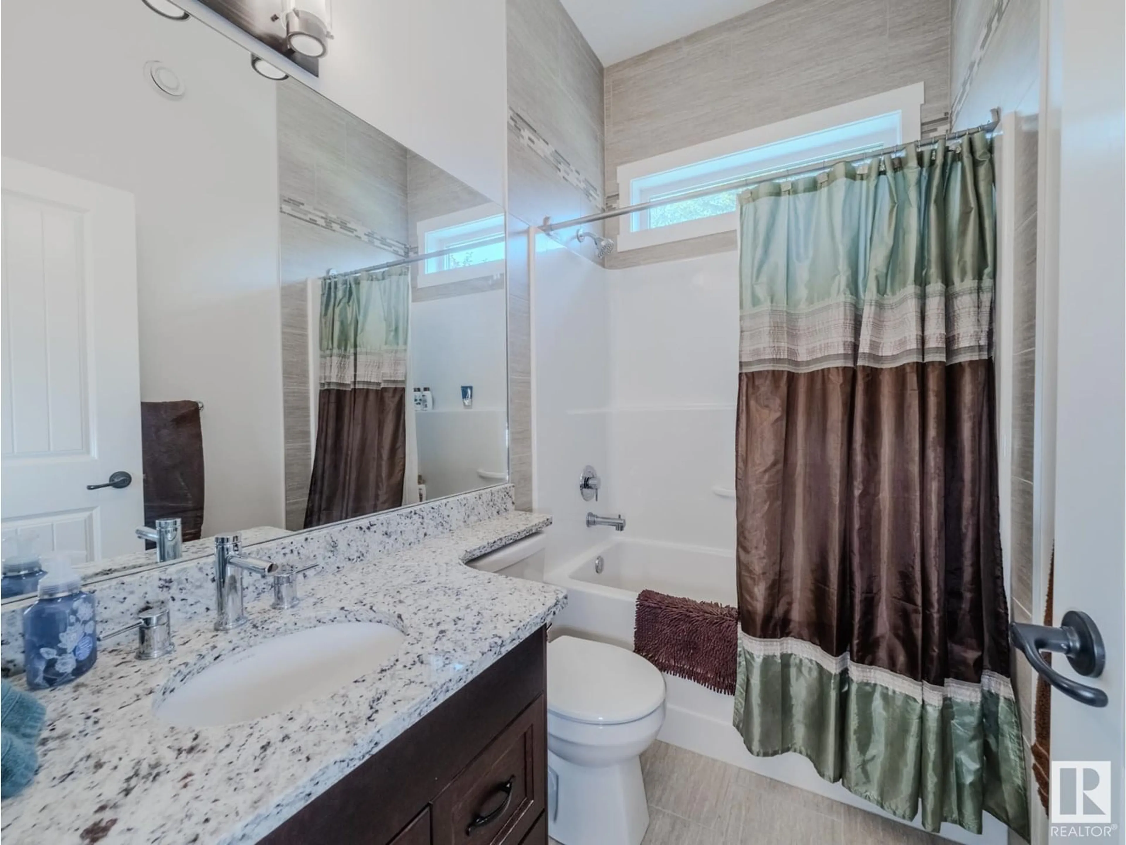 Standard bathroom, ceramic/tile floor for 4101 49 AV, Beaumont Alberta T4X1Y7