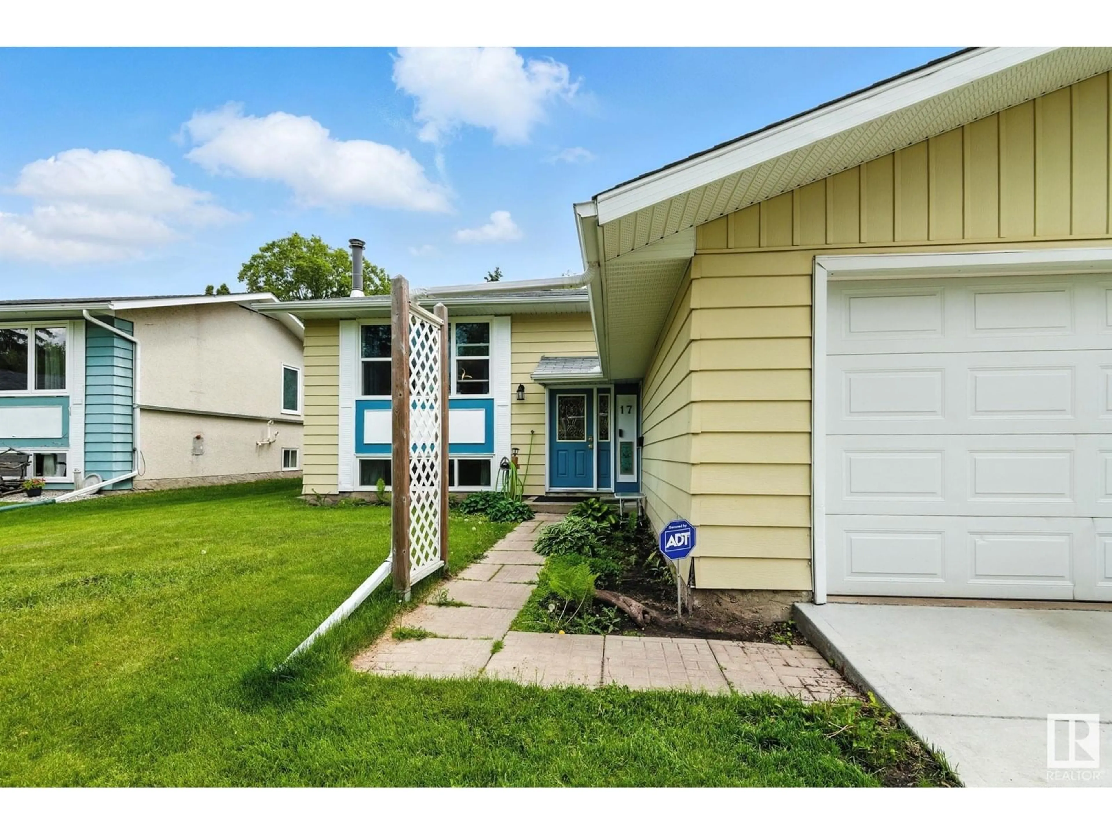 Home with vinyl exterior material, unknown for 17 AMBER CR, St. Albert Alberta T8N2J2