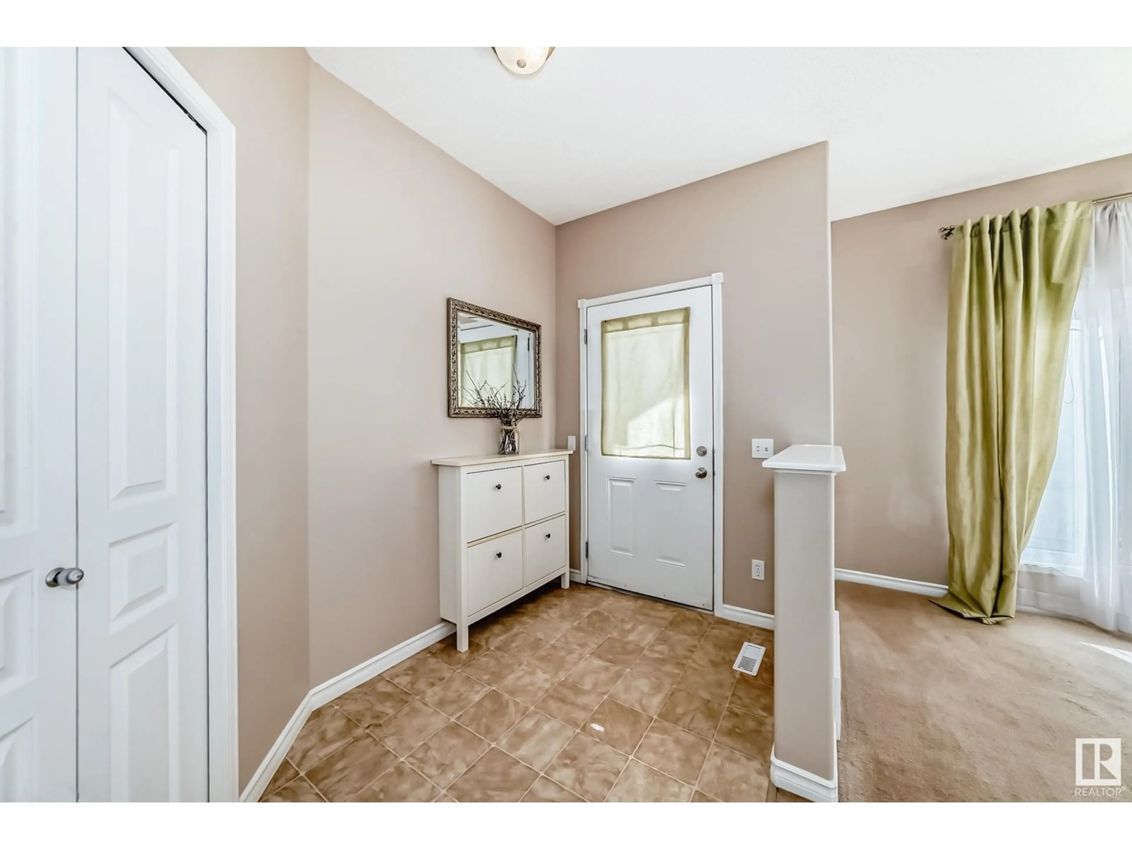 Indoor entryway for 149 BRIDGEPORT BV, Leduc Alberta T9E0H8