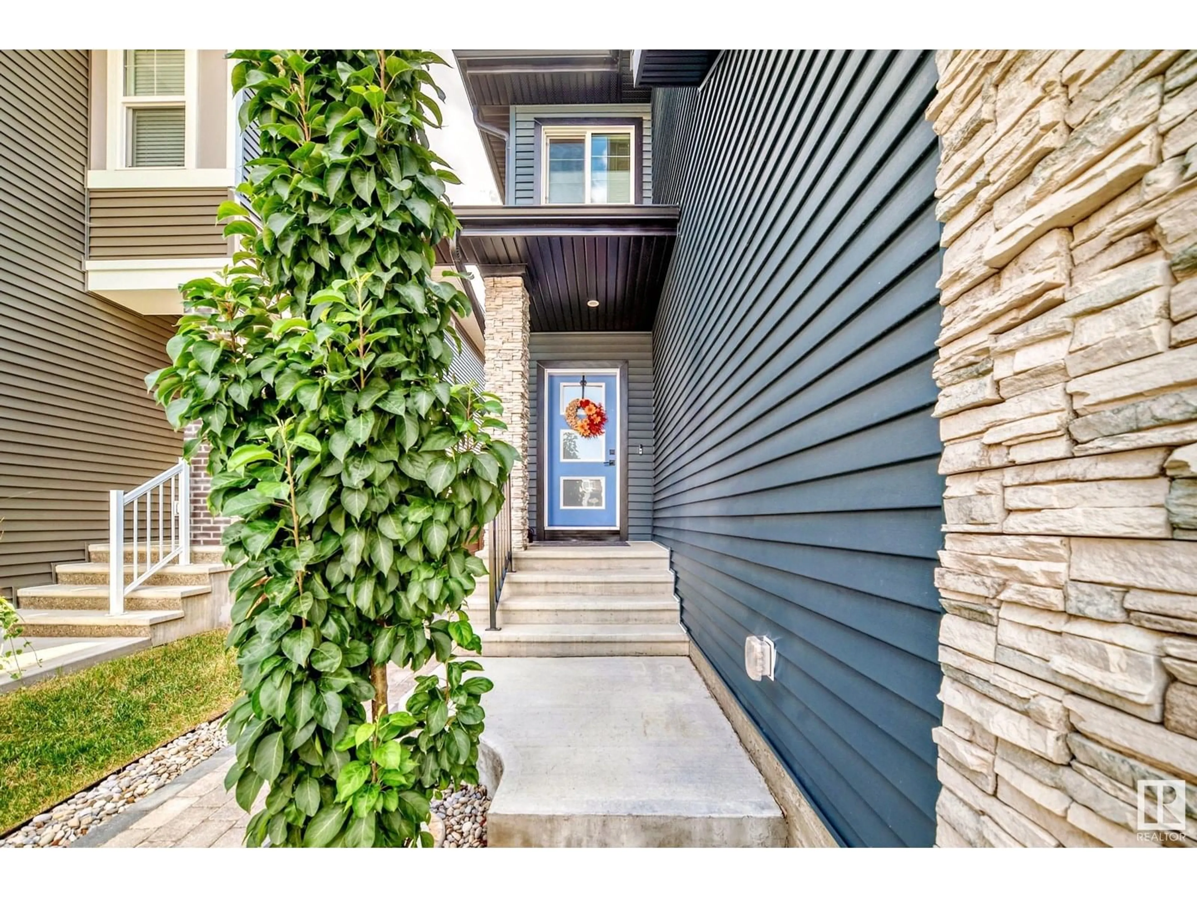 Indoor entryway for 81 ROYAL ST, St. Albert Alberta T8N7X4