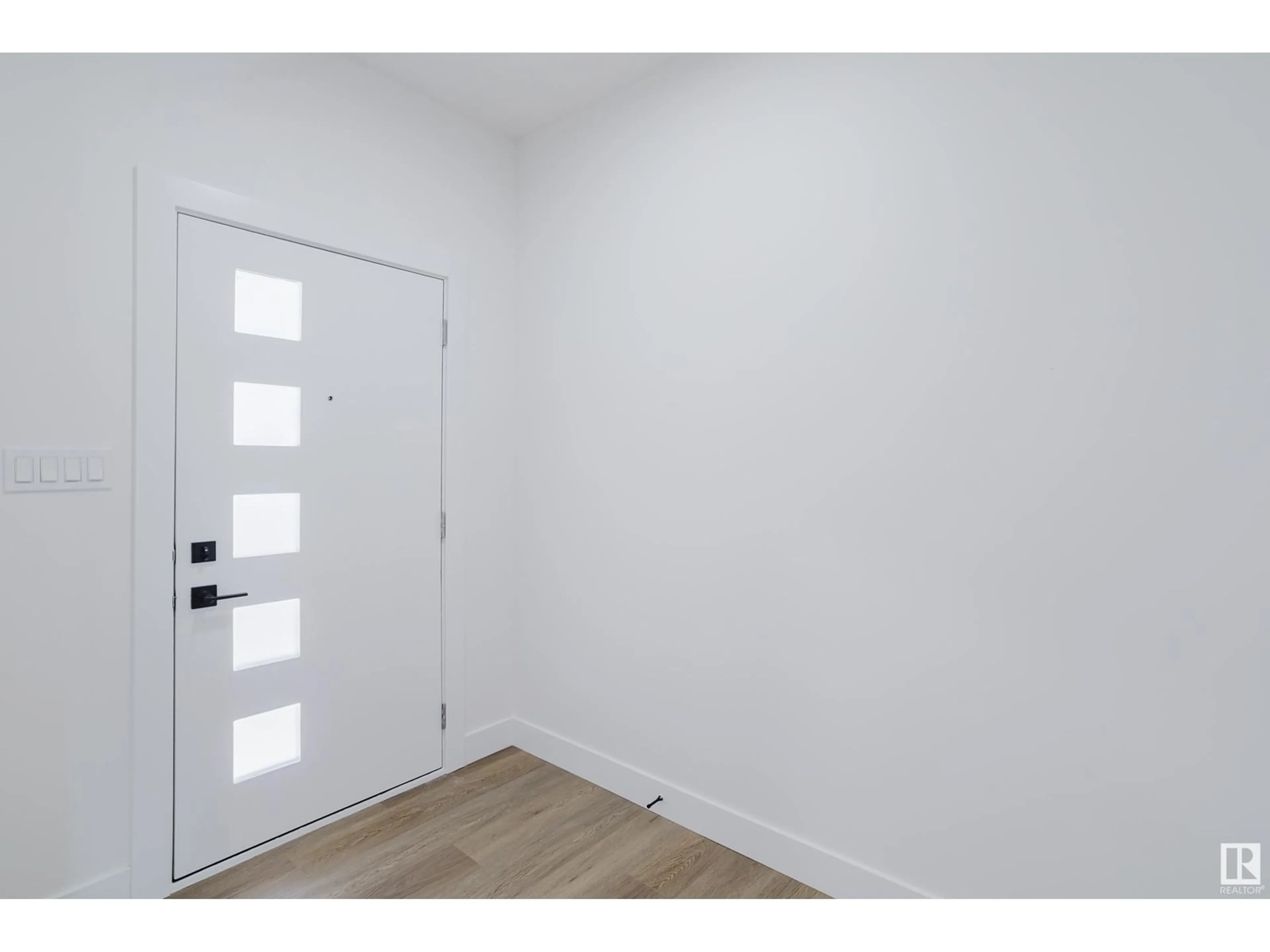 Indoor entryway for NW - 19427 26 AV, Edmonton Alberta T6M1P5