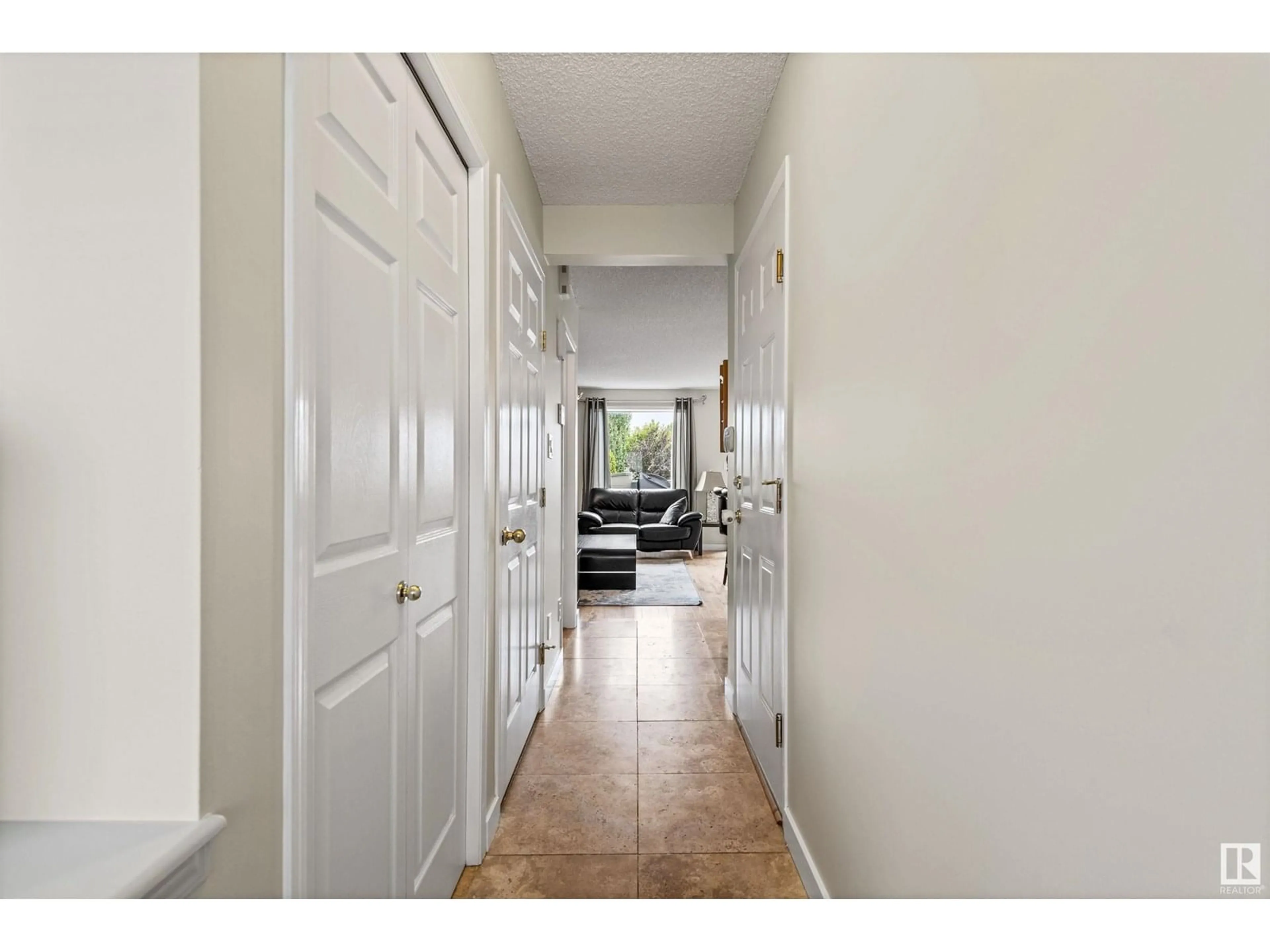 Indoor entryway for 39 15215 126 ST NW, Edmonton Alberta T5X5Z3