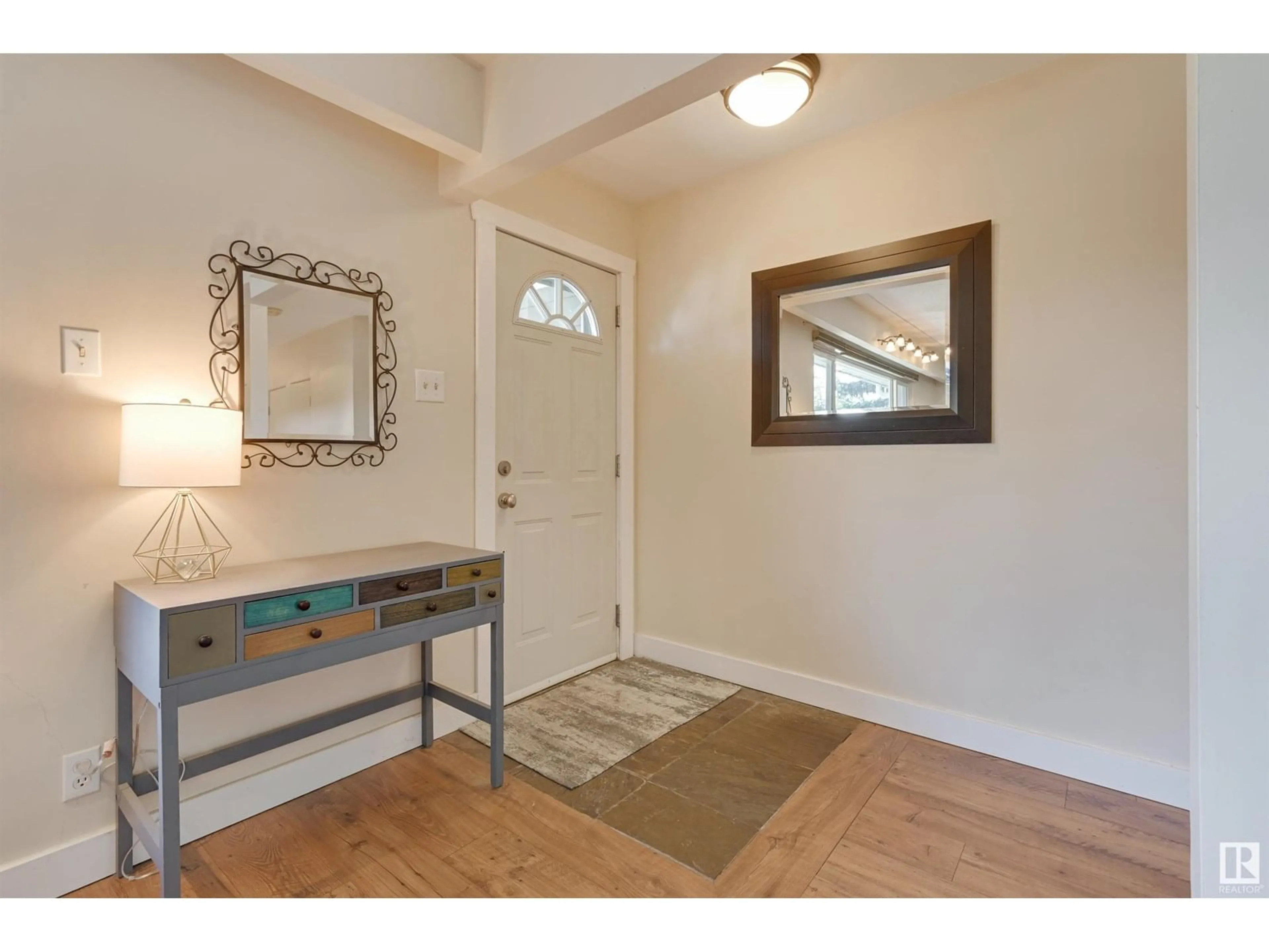 Indoor entryway for 9527 148 ST, Edmonton Alberta T5N3E3