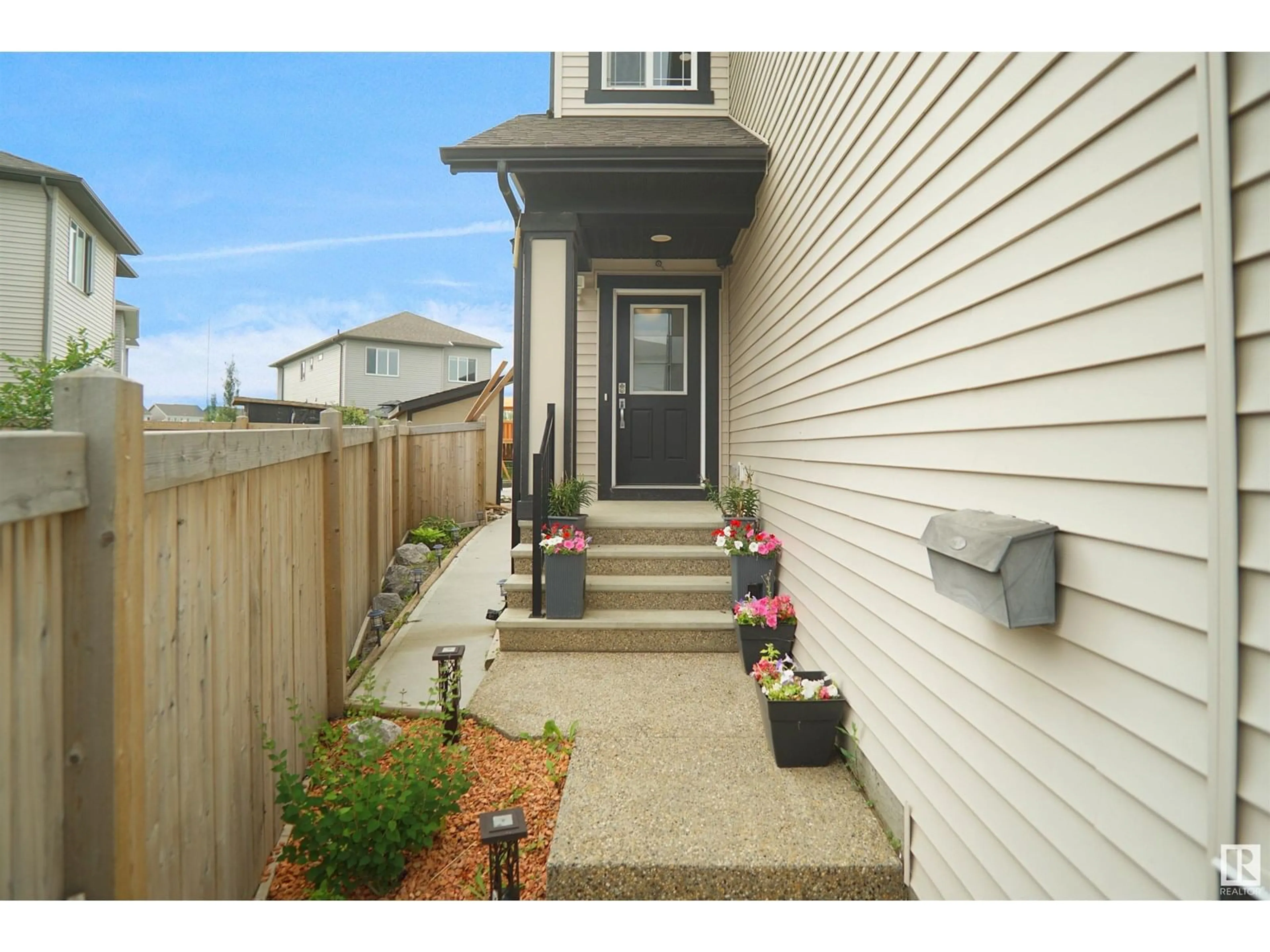 Unknown for 811 35 AV, Edmonton Alberta T6T1A3