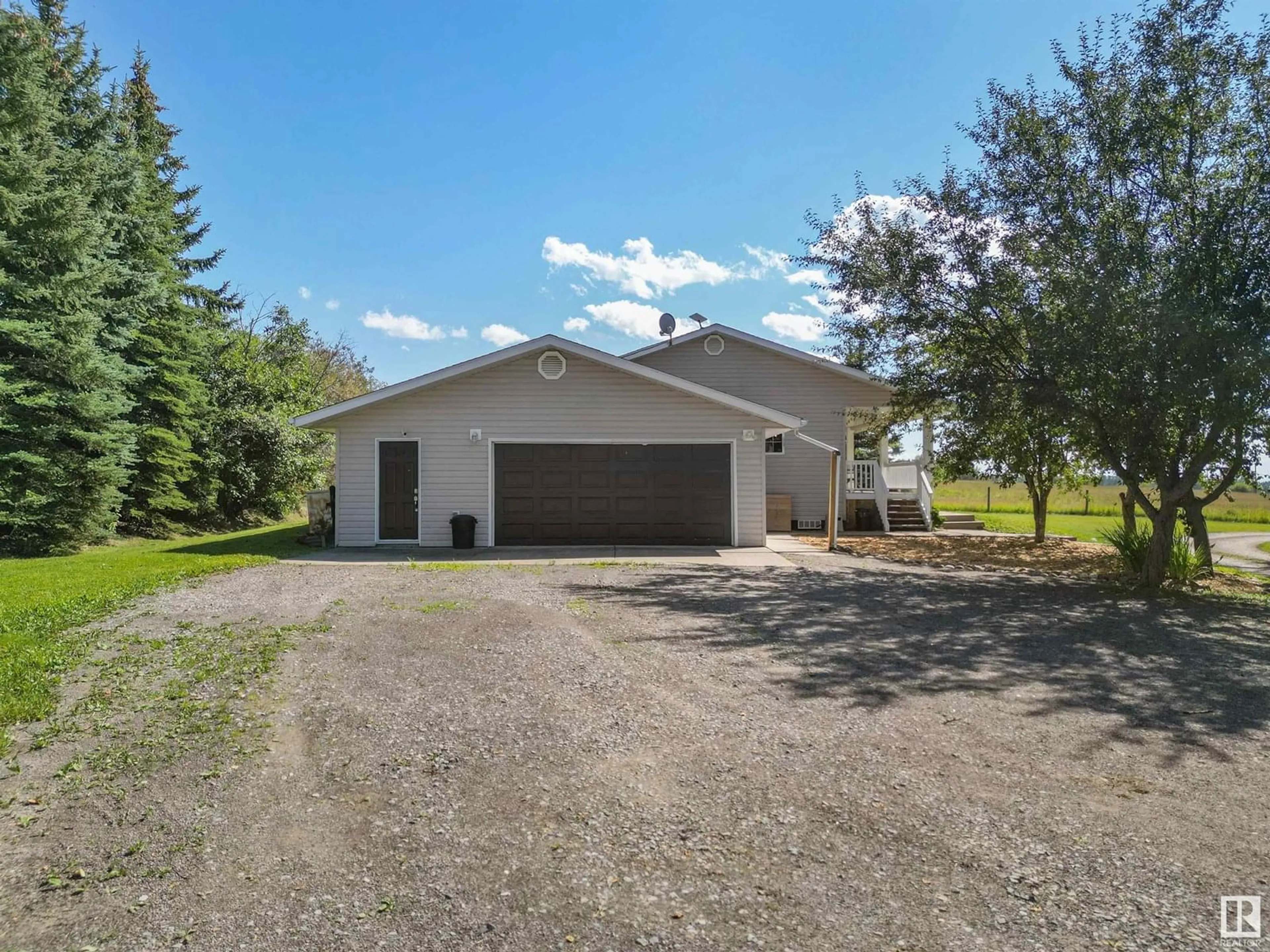 Indoor garage for SW - 111 6 ST, Rural Wetaskiwin County Alberta T0C0A0