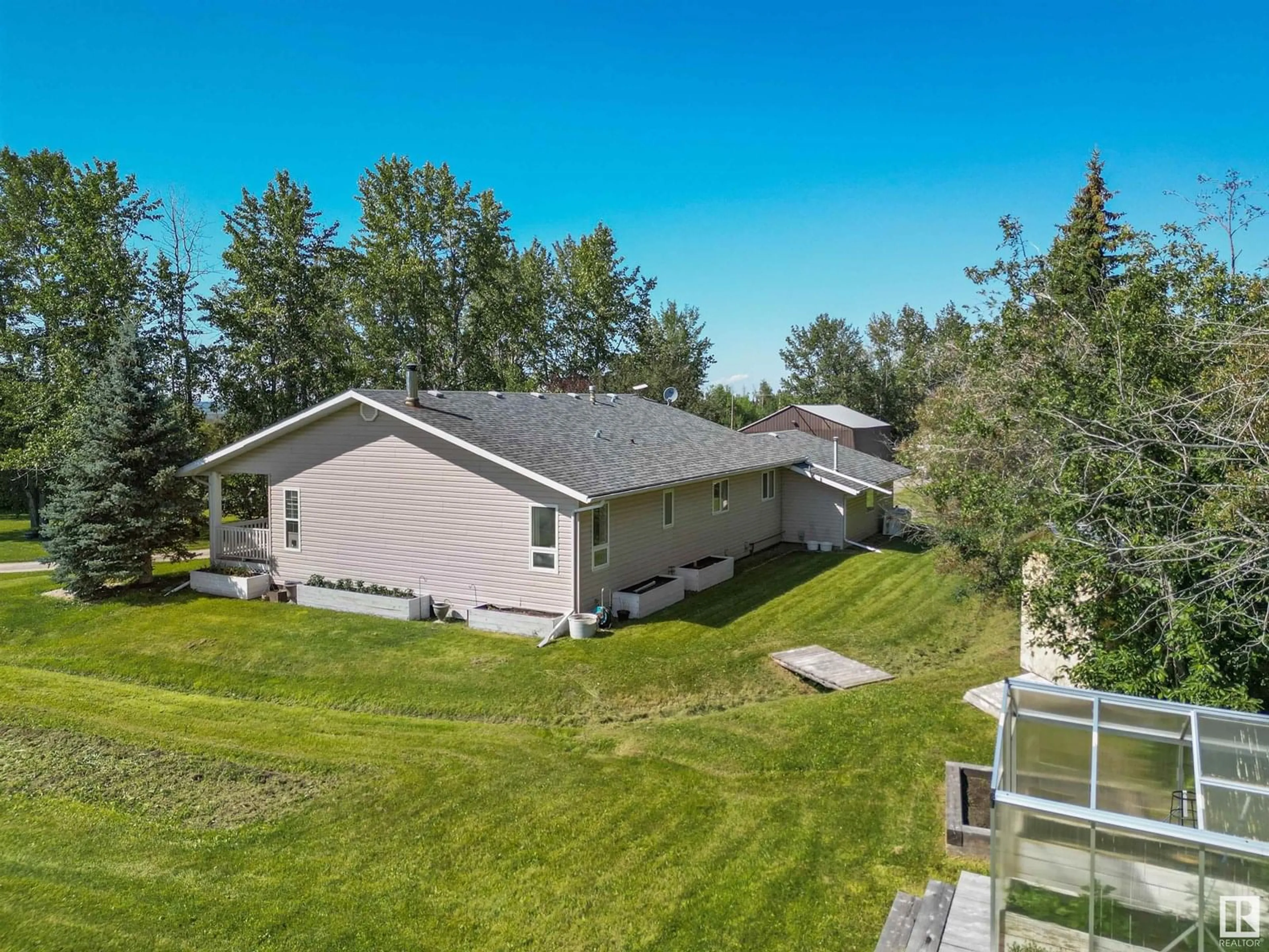 A pic from outside/outdoor area/front of a property/back of a property/a pic from drone, unknown for SW - 111 6 ST, Rural Wetaskiwin County Alberta T0C0A0