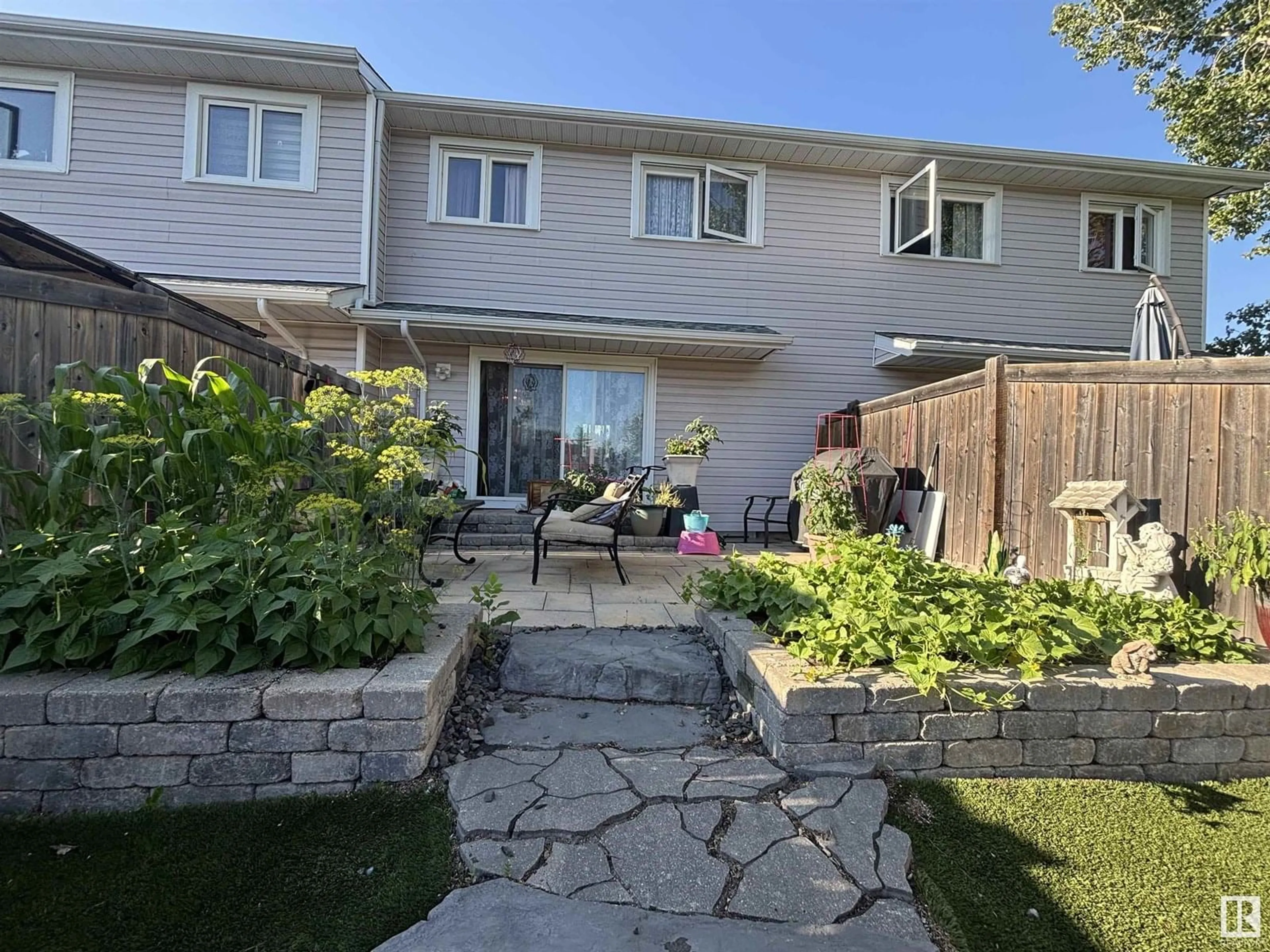 Patio, street for 6469 184 ST, Edmonton Alberta T5T1Z9