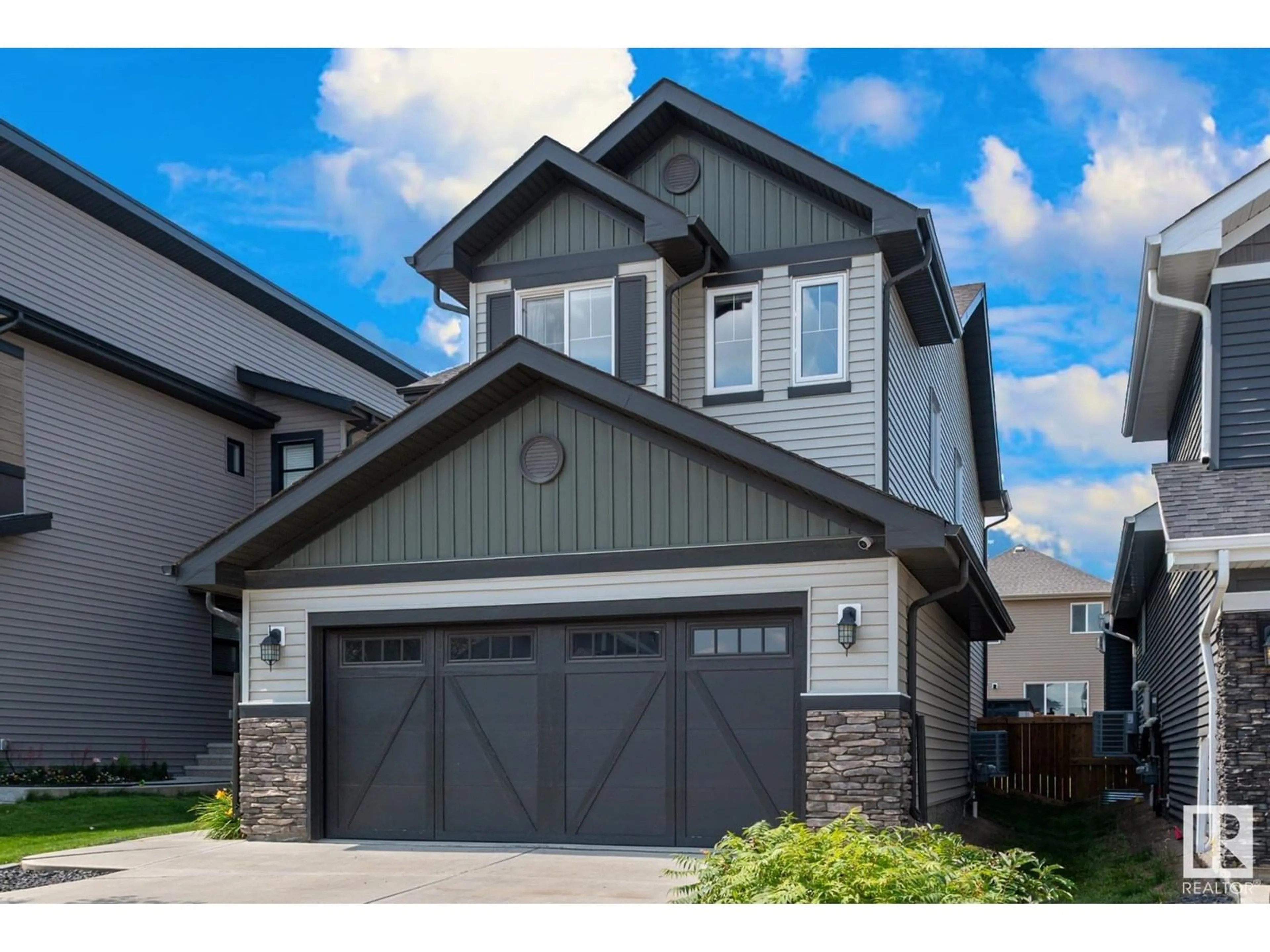 Home with vinyl exterior material, street for 9720 223 ST, Edmonton Alberta T5T7B7