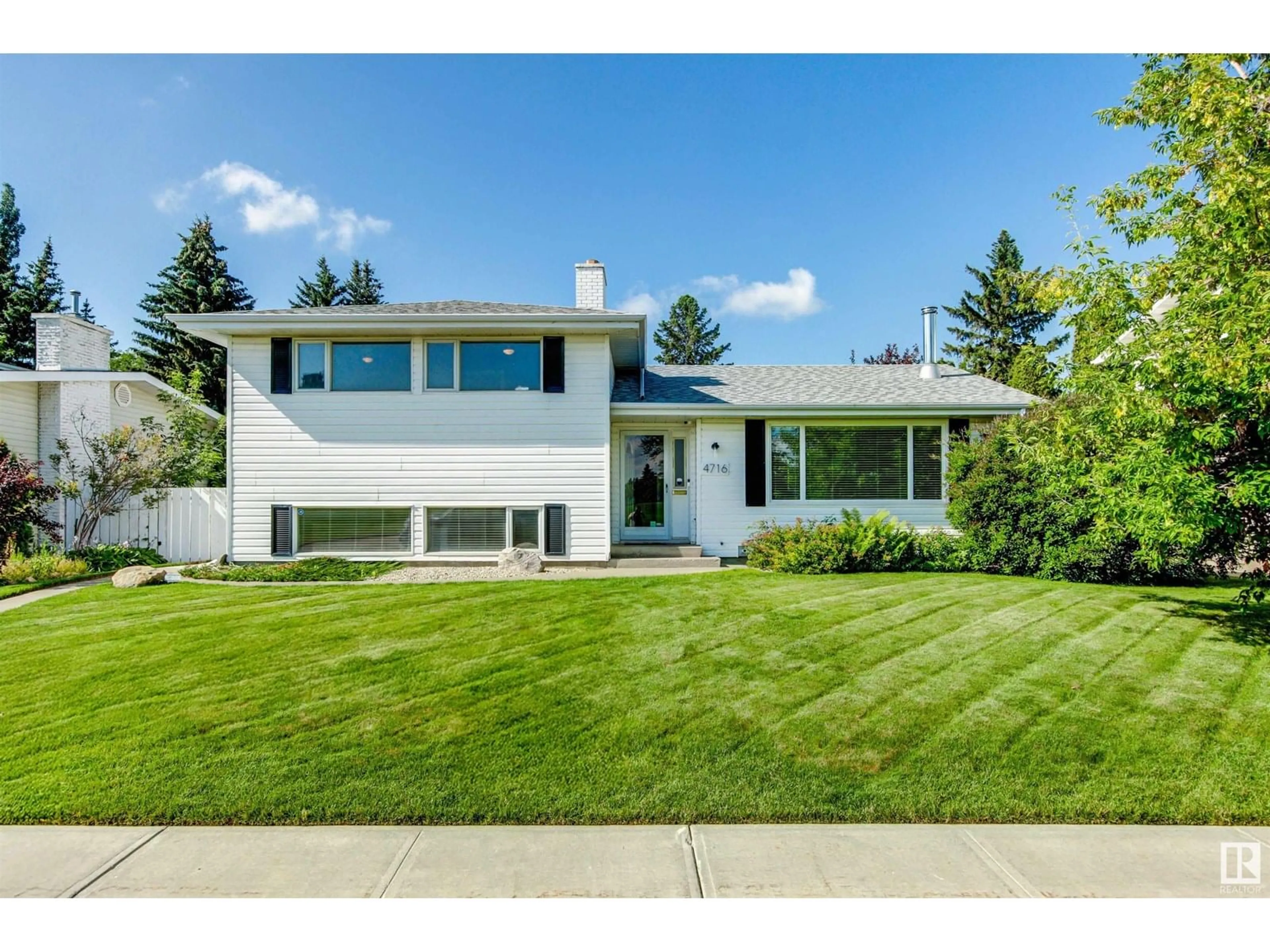 Home with vinyl exterior material, street for 4716 124 ST, Edmonton Alberta T6H3T8