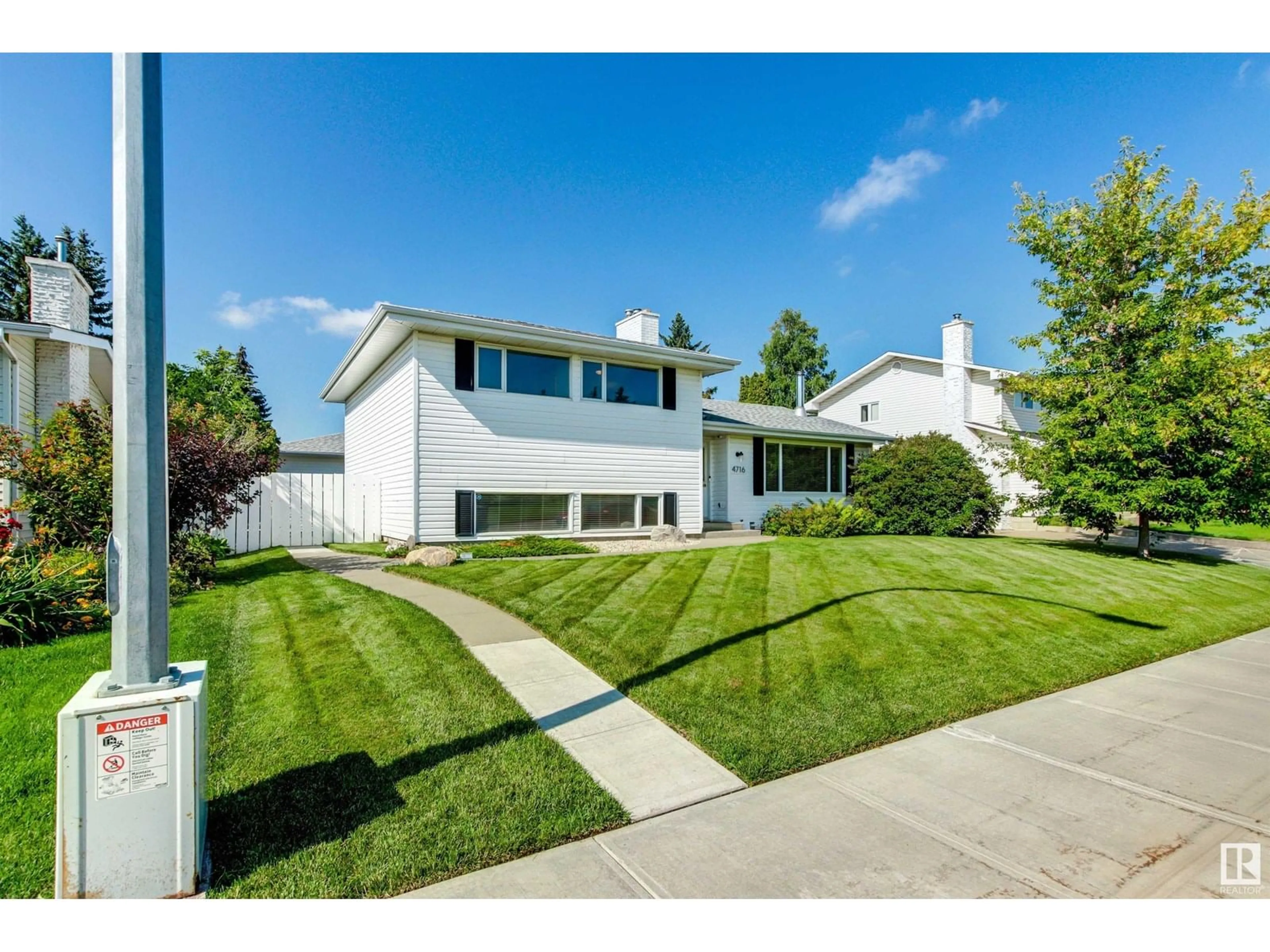 Home with vinyl exterior material, street for 4716 124 ST, Edmonton Alberta T6H3T8
