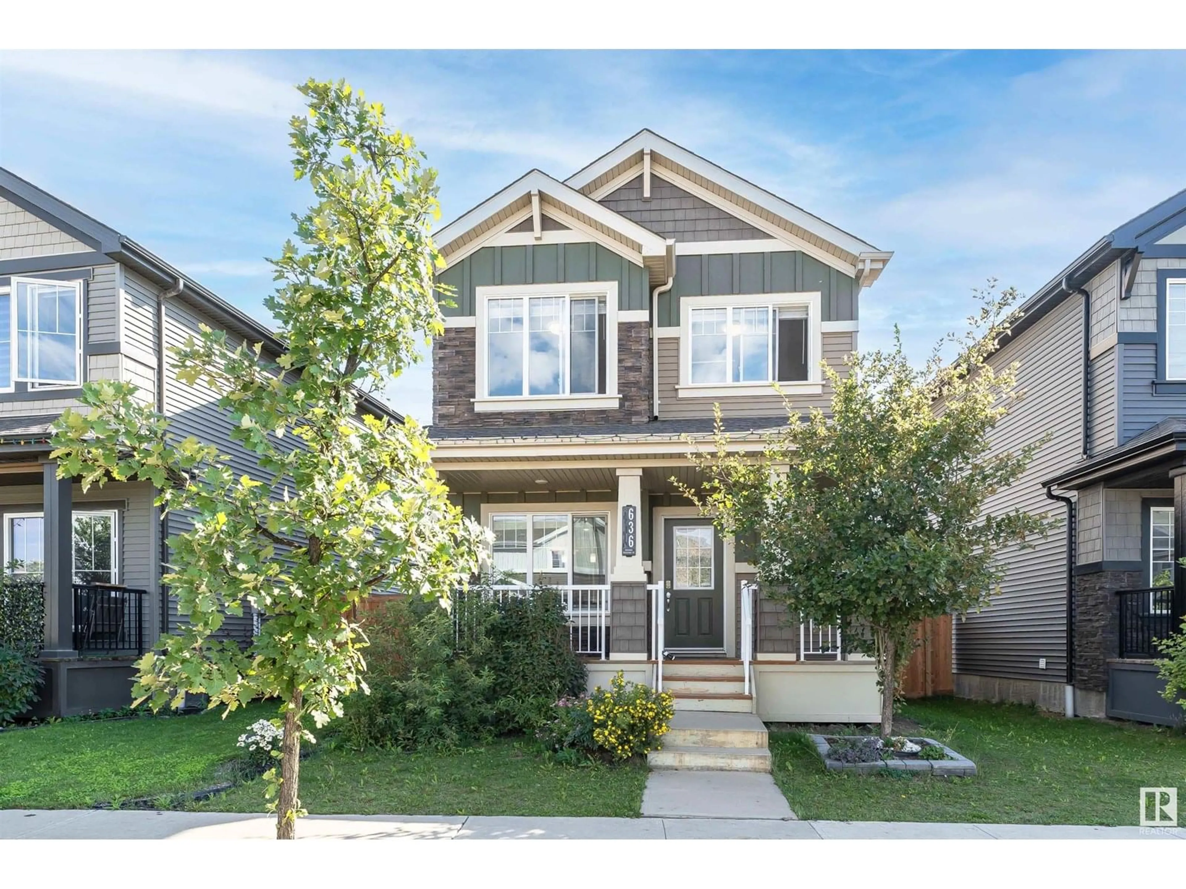Home with vinyl exterior material, street for 636 ORCHARDS BV, Edmonton Alberta T6X2L4