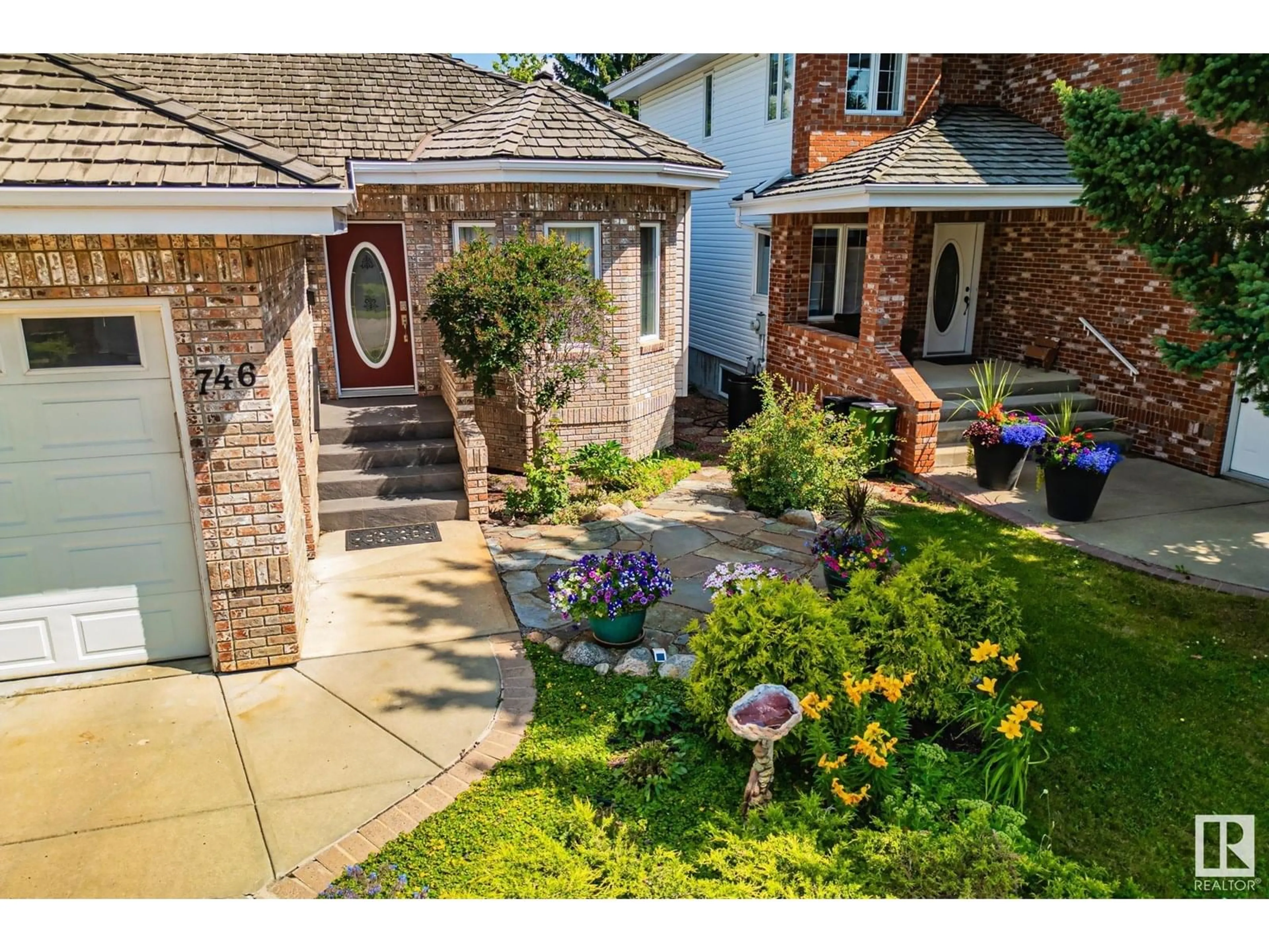 A pic from outside/outdoor area/front of a property/back of a property/a pic from drone, street for 746 WHISTON CO, Edmonton Alberta T6M2H6