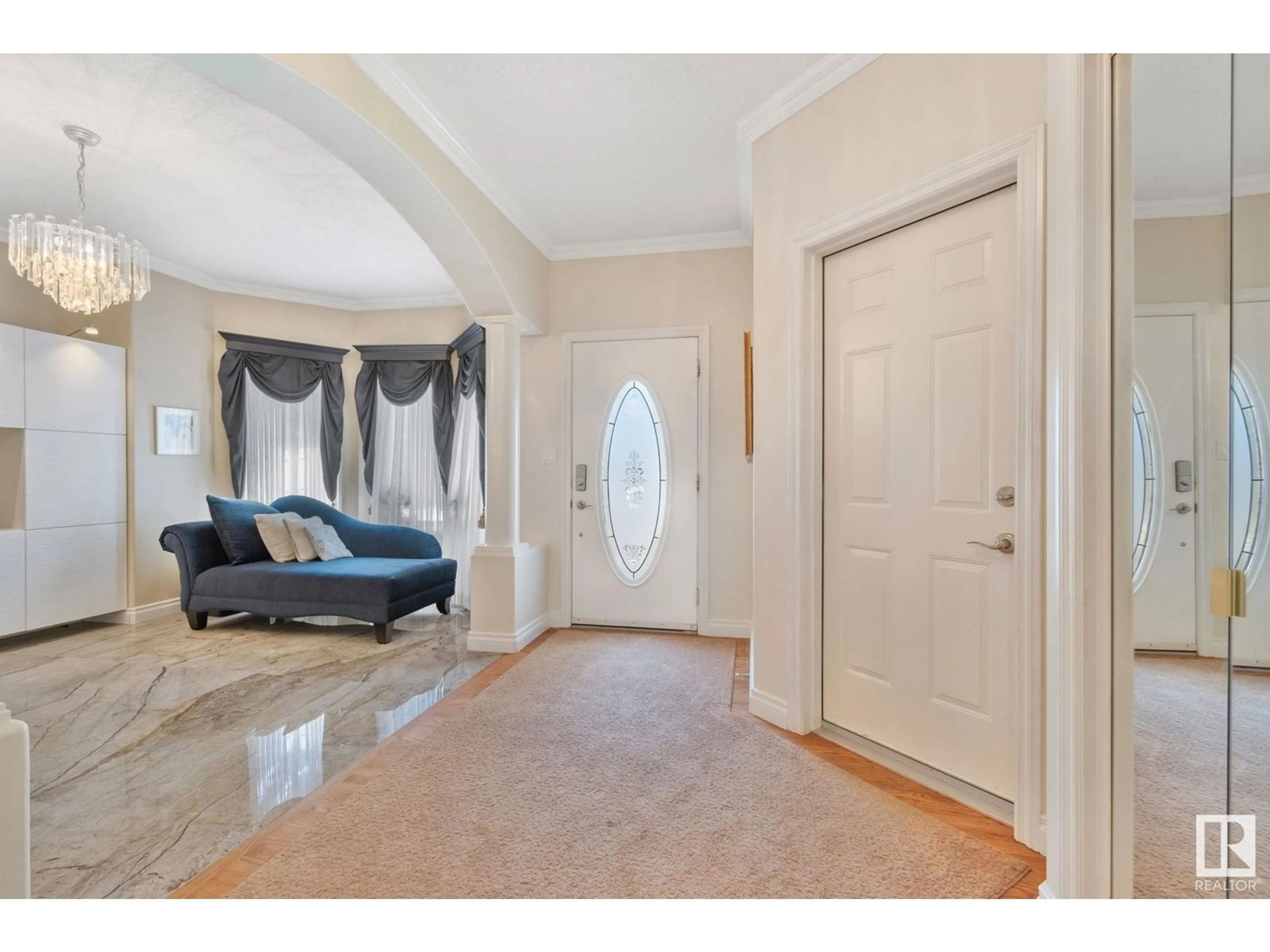 Indoor entryway for 746 WHISTON CO, Edmonton Alberta T6M2H6