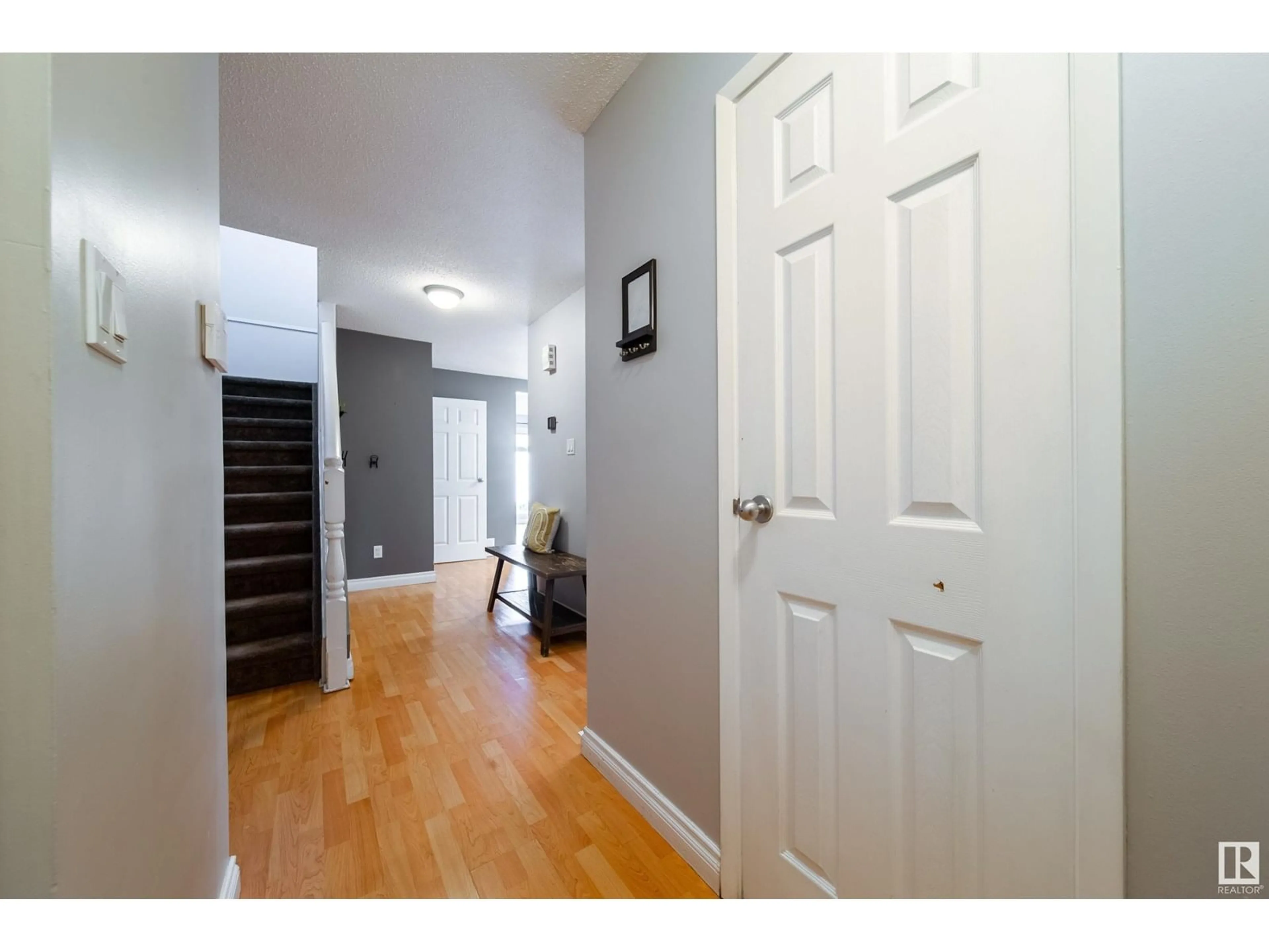 Indoor entryway for NW - 3301 142 AV, Edmonton Alberta T5Y1M9