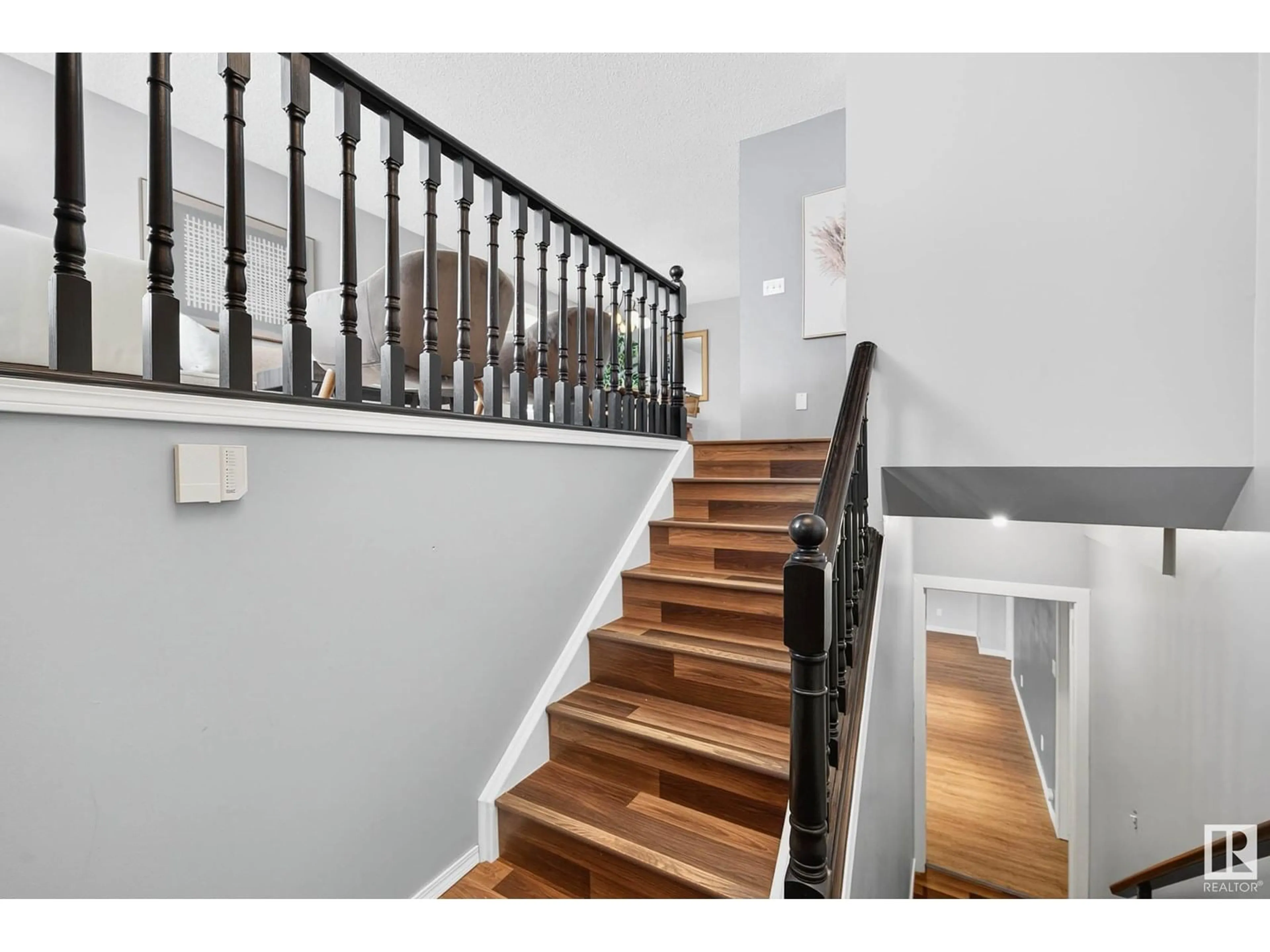 Stairs for 1079 JONES CR, Edmonton Alberta T6L6Y1