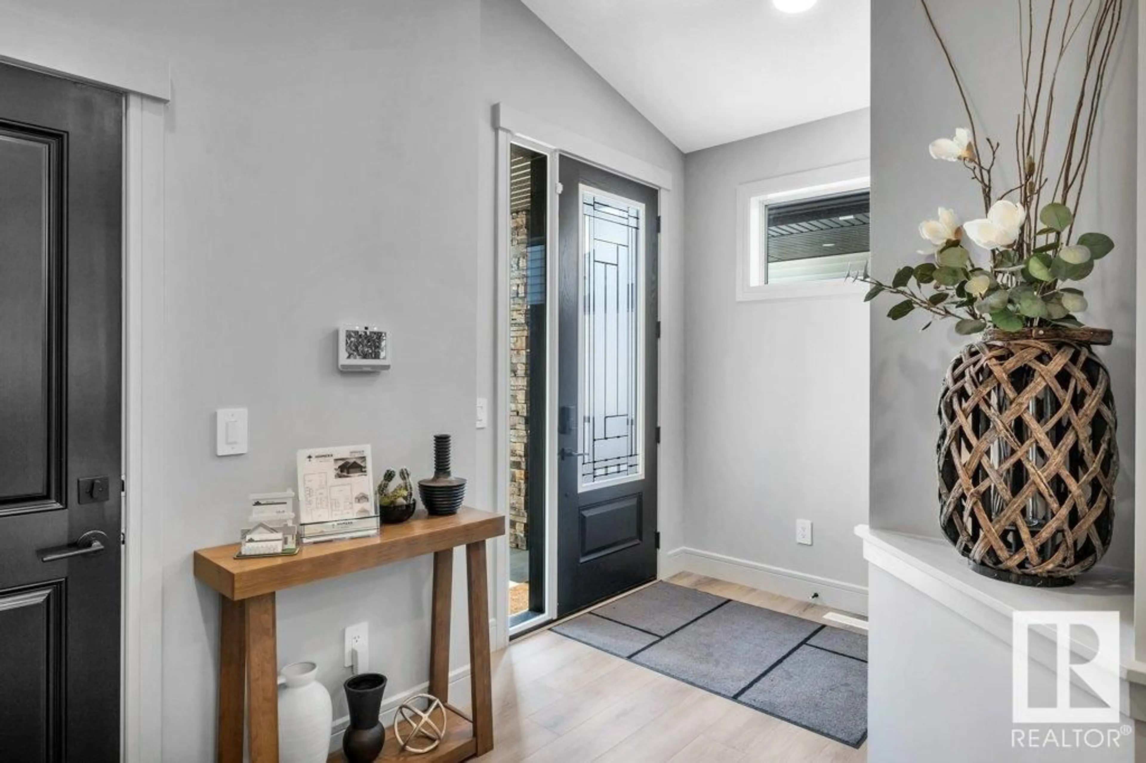 Indoor entryway for 112 HEMINGWAY CR, Spruce Grove Alberta T7X3W3