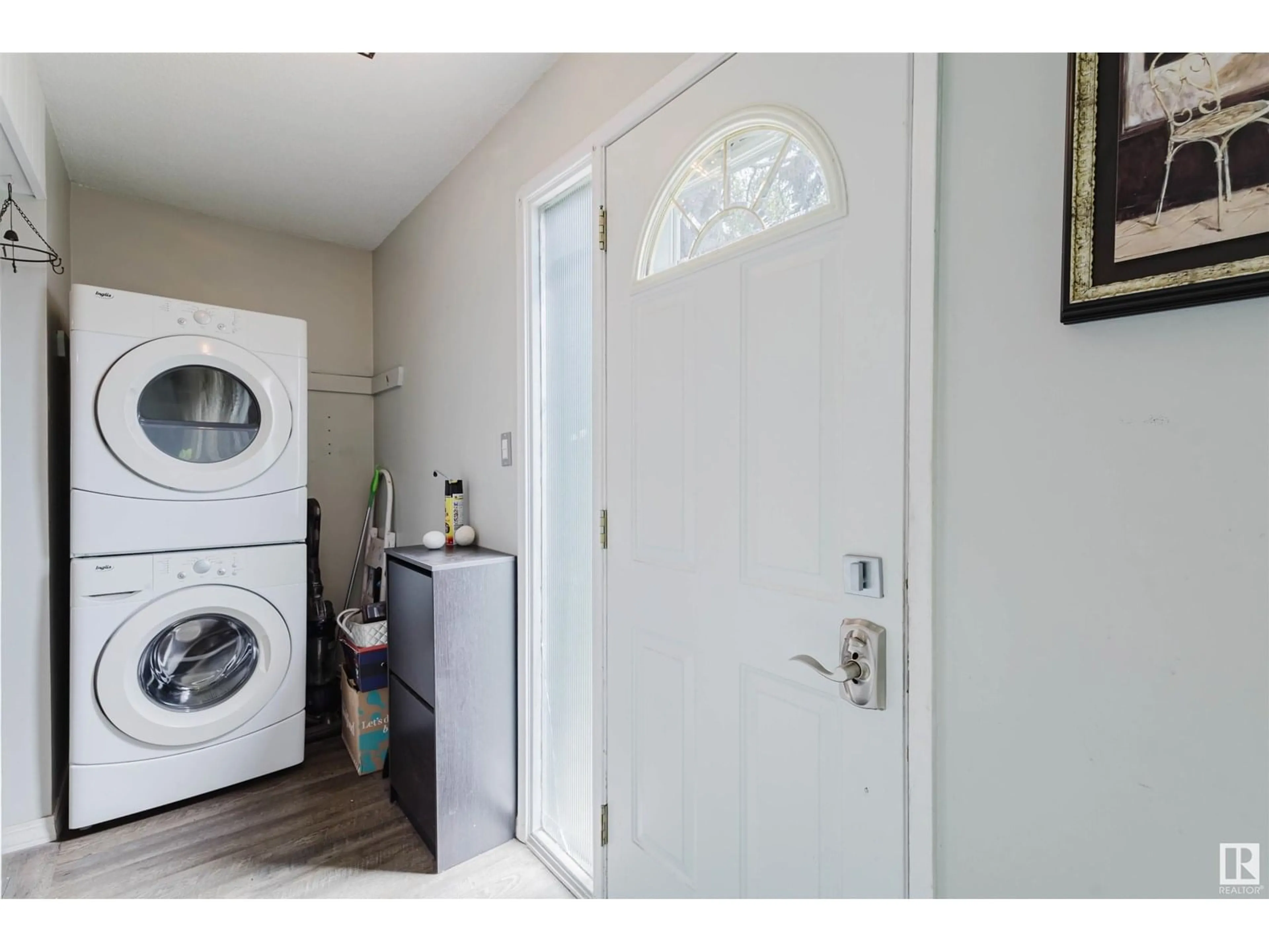 Indoor entryway for 11452 39 AV, Edmonton Alberta T6G0M6