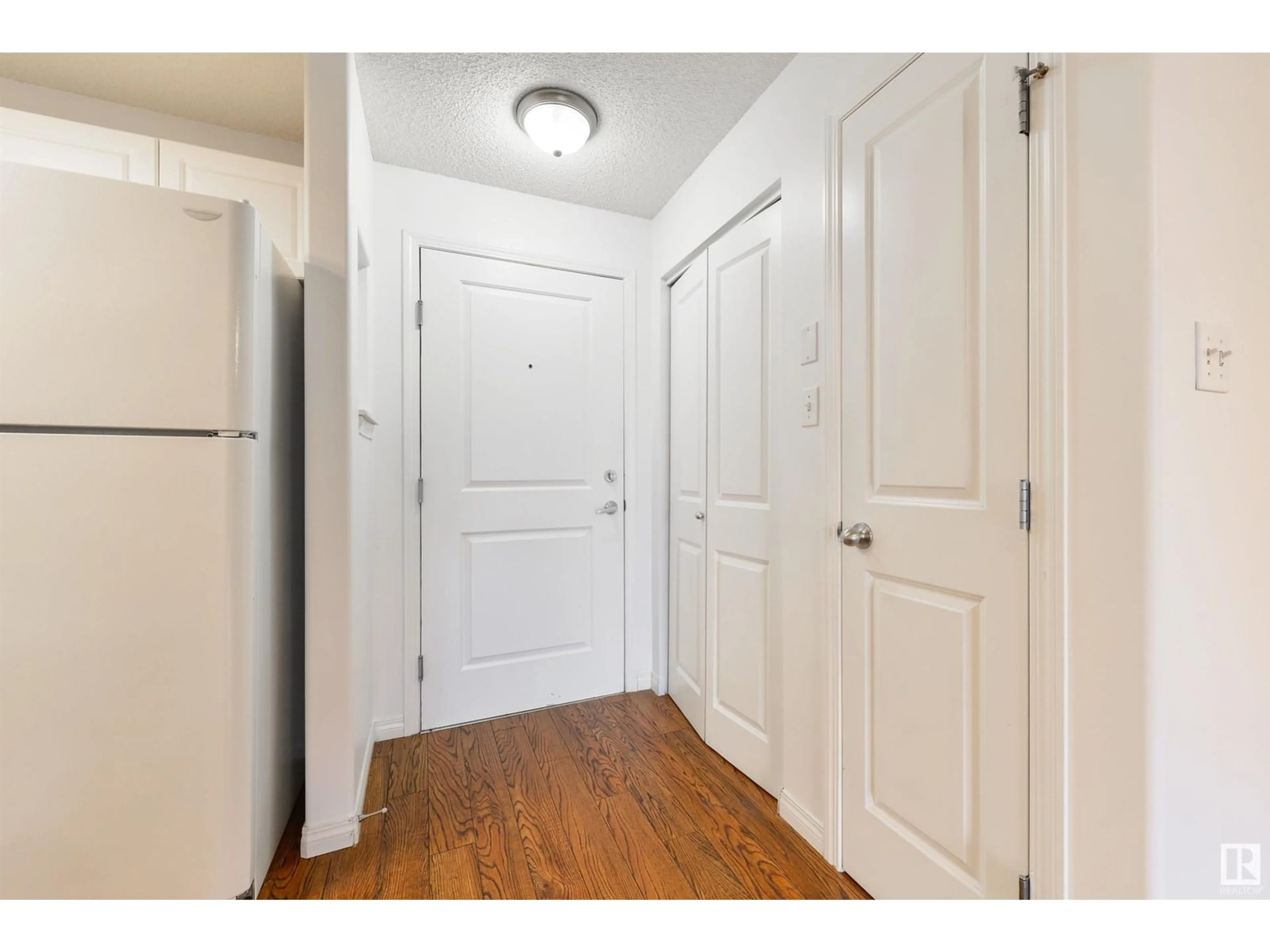 Indoor entryway for 226 - 2305 35A AV, Edmonton Alberta T6T1Z2