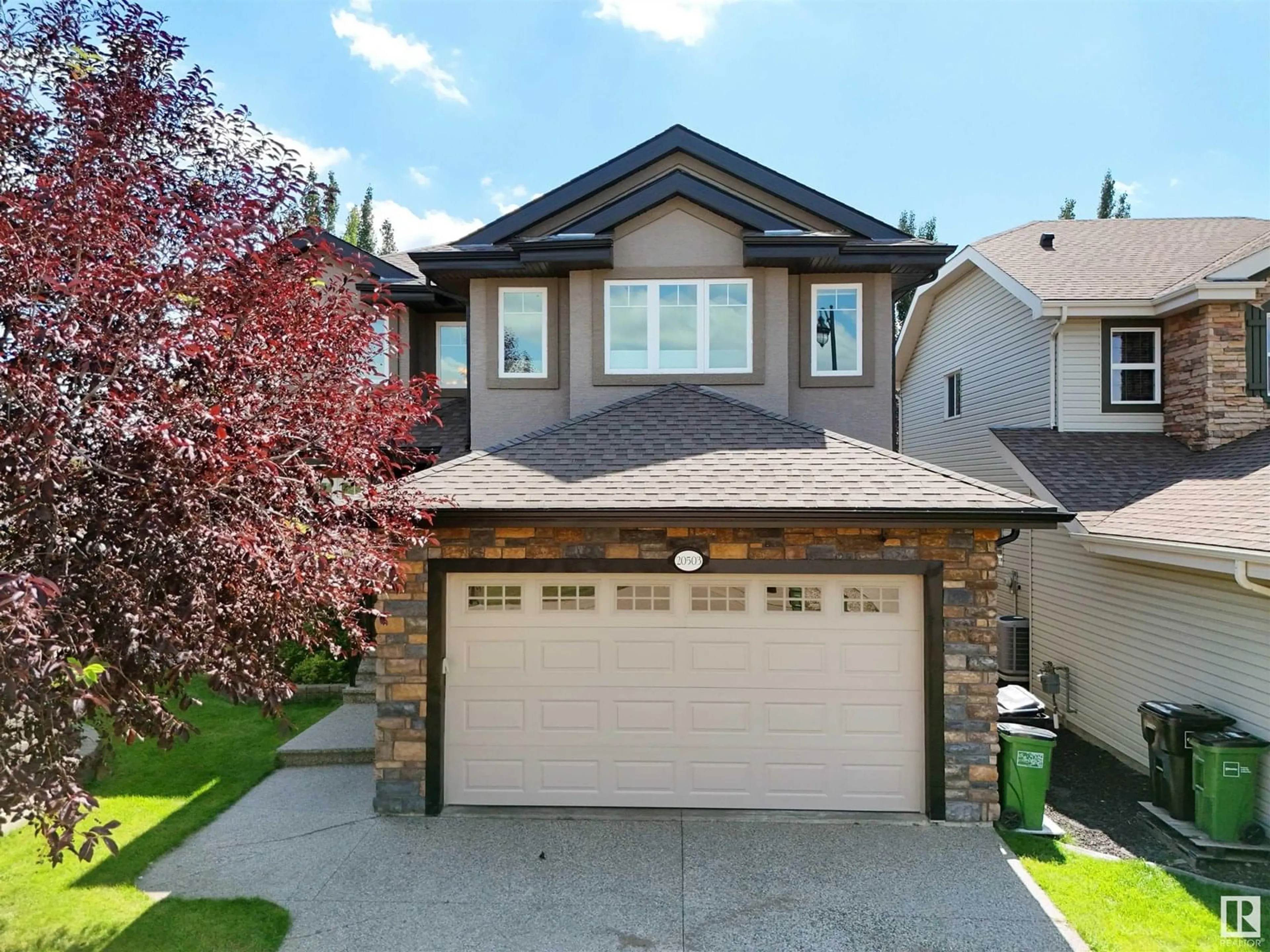 Home with vinyl exterior material, street for 20503 58 AV, Edmonton Alberta T6M2Z5